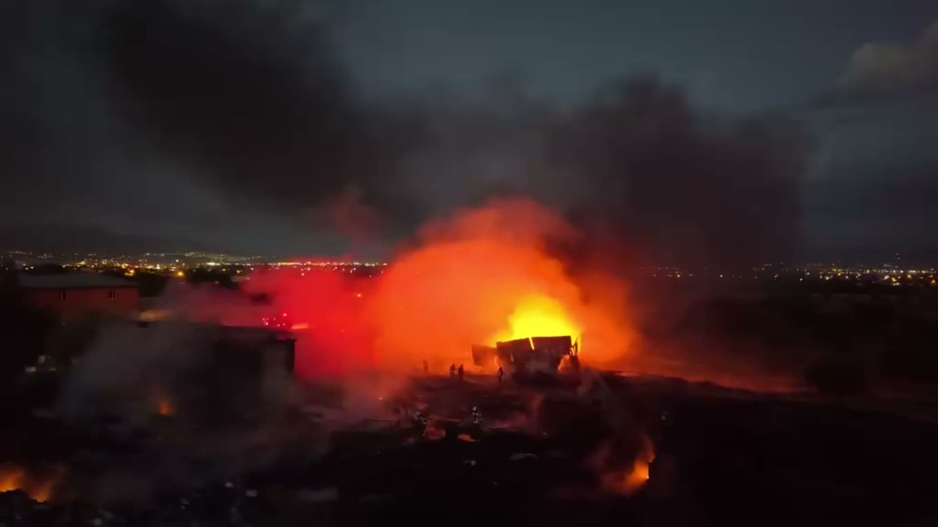 Hurda geri dönüşüm alanındaki yangın 3 saatte söndürüldü