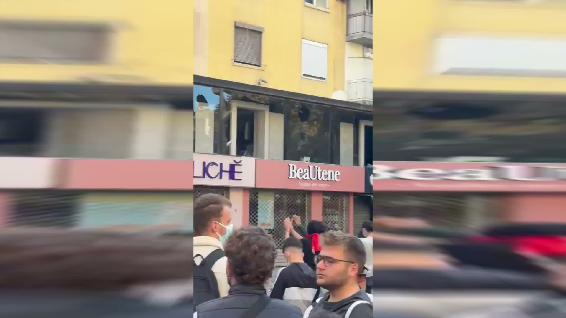 Arnavutluk’ta öğrenci protestoları: Eğitim Bakanlığı binası ateşe verildi