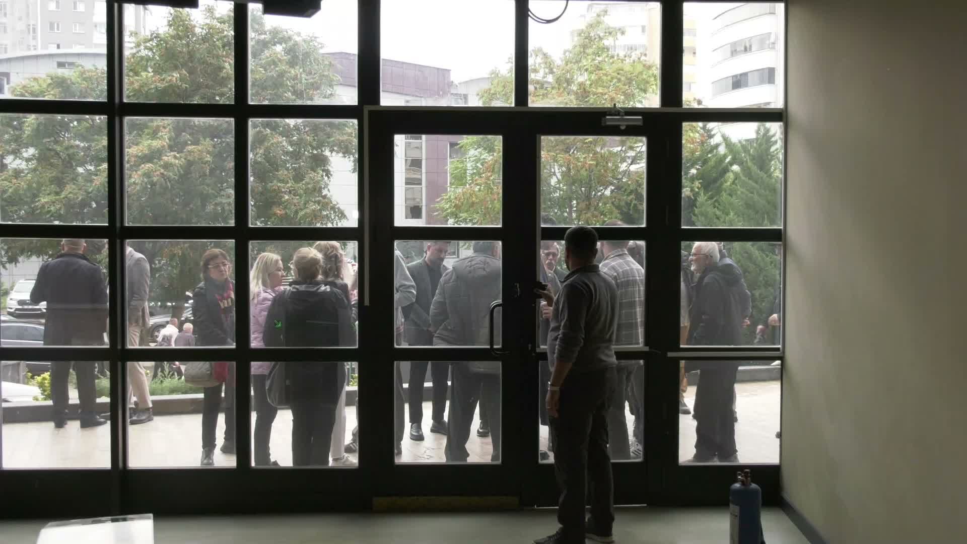 Kayyım atanan Halk TV'ye siyasilerden dayanışma ziyareti