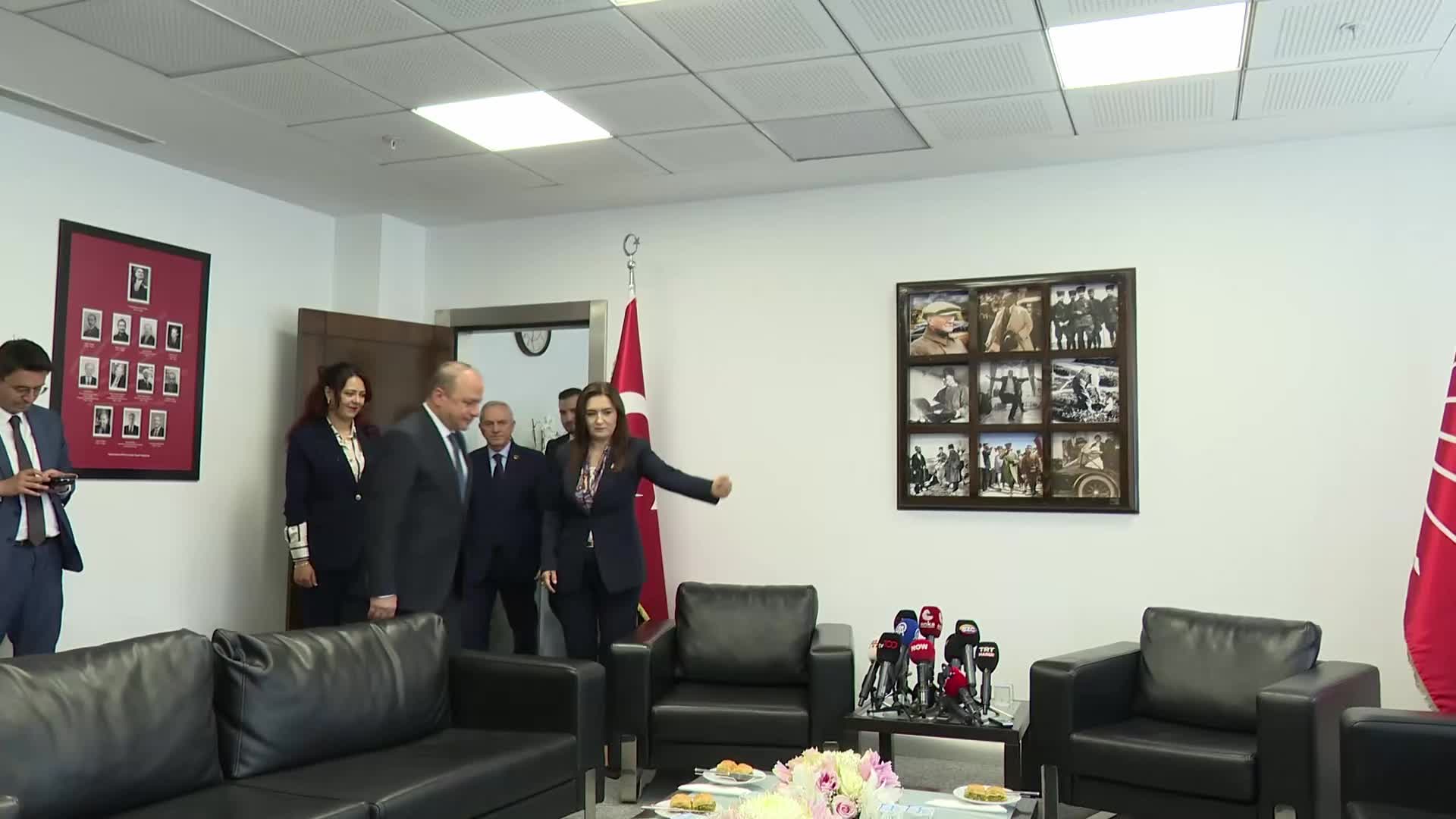 Siyasi partiler arası bayramlaşma... DSP, DYP, BBP ve DP heyetleri CHP Genel Merkezi'ni ziyaret etti