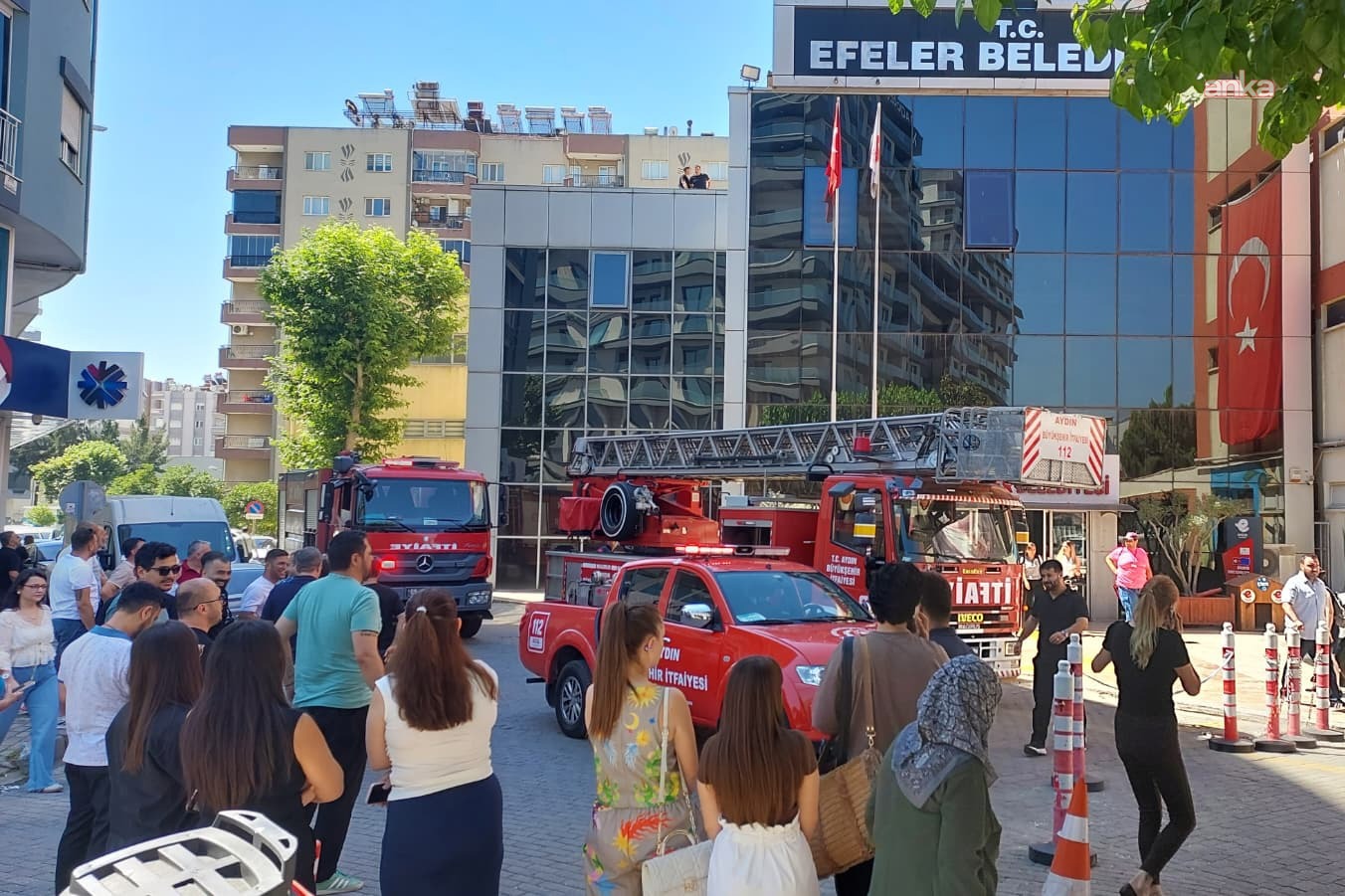 Efeler Belediyesi hizmet binasında çıkan yangın kontrol altına alındı