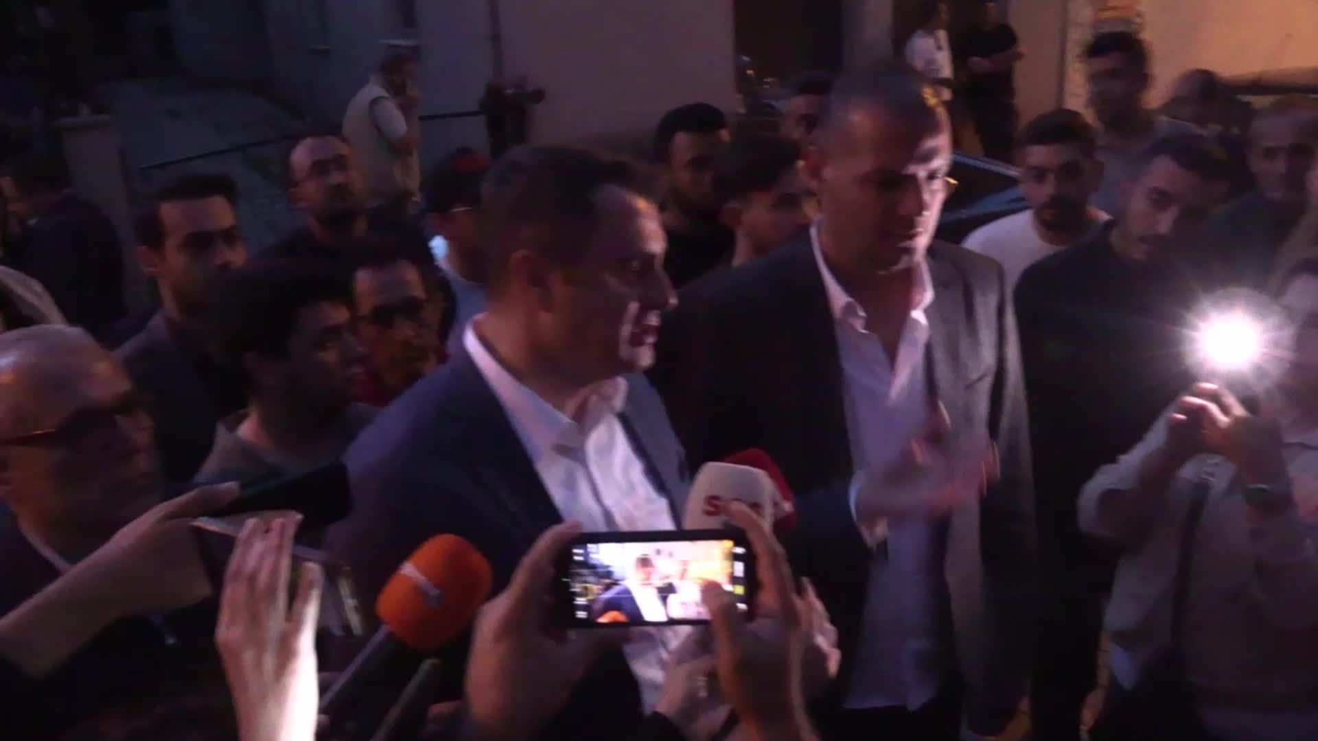 CHP Kurultayı'na iptal kararı... İzmir’de CHP'liler İl Başkanlığı önünde toplanıyor