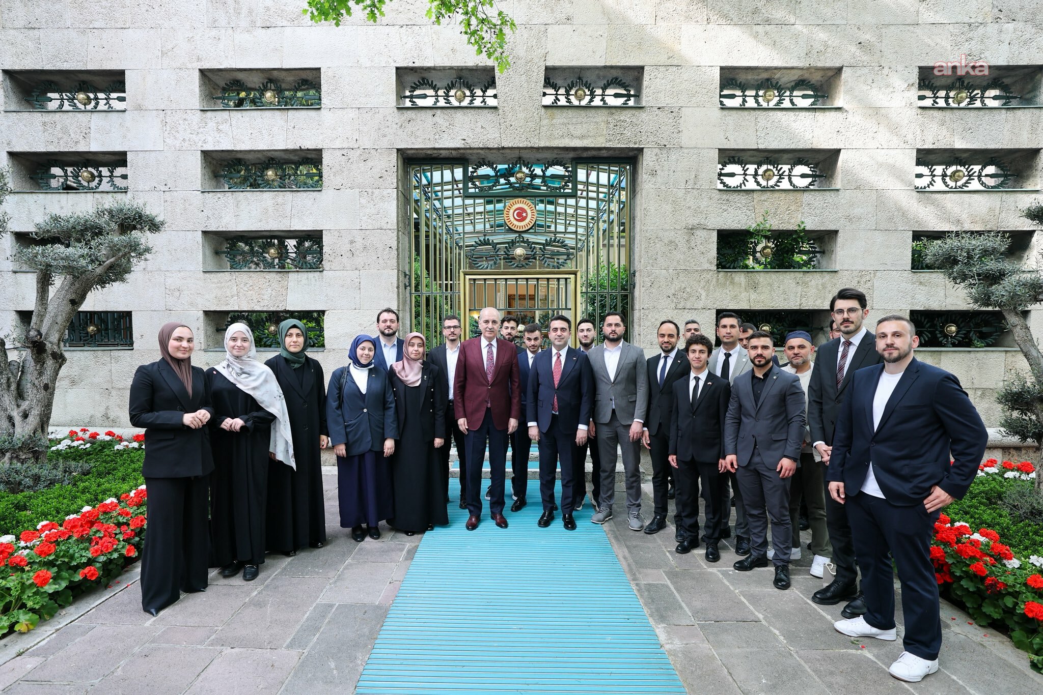 TBMM Başkanı Kurtulmuş, genç sivil toplum kuruluşu temsilcileriyle buluştu