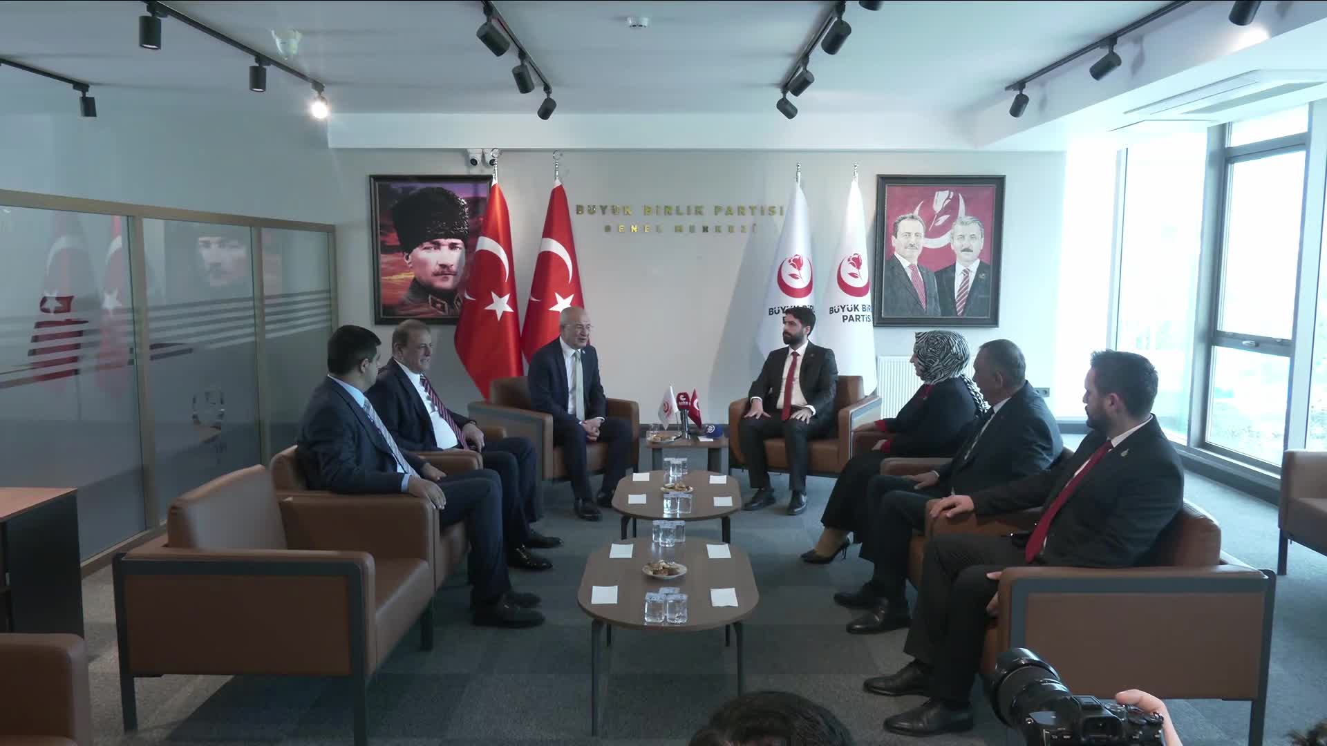 Siyasi partiler arası bayramlaşma... CHP Kütahya Milletvekili Kasap: "Türkiye bir hukuk devleti. Bir yargı kararı var ve bu yargı kararına uyulması gerekiyor"