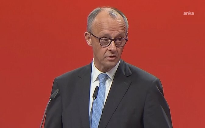 Almanya Başbakanı Friedrich Merz’e Alman Sendikalar Birliği (DGB) kongresinde protesto