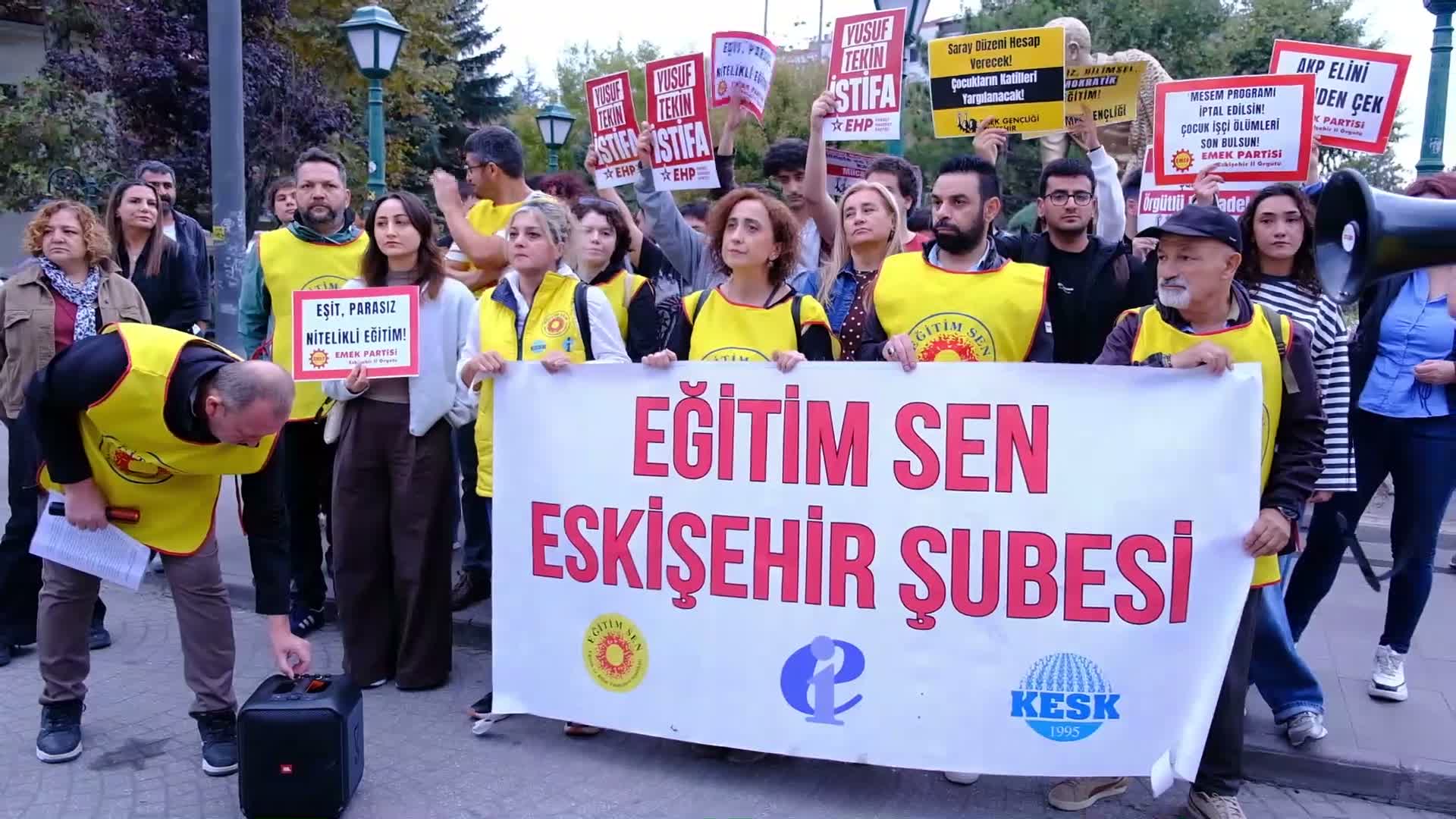 Eğitim Sen Eskişehir’de alanlara indi: Okulların can güvenliğini sağlayın
