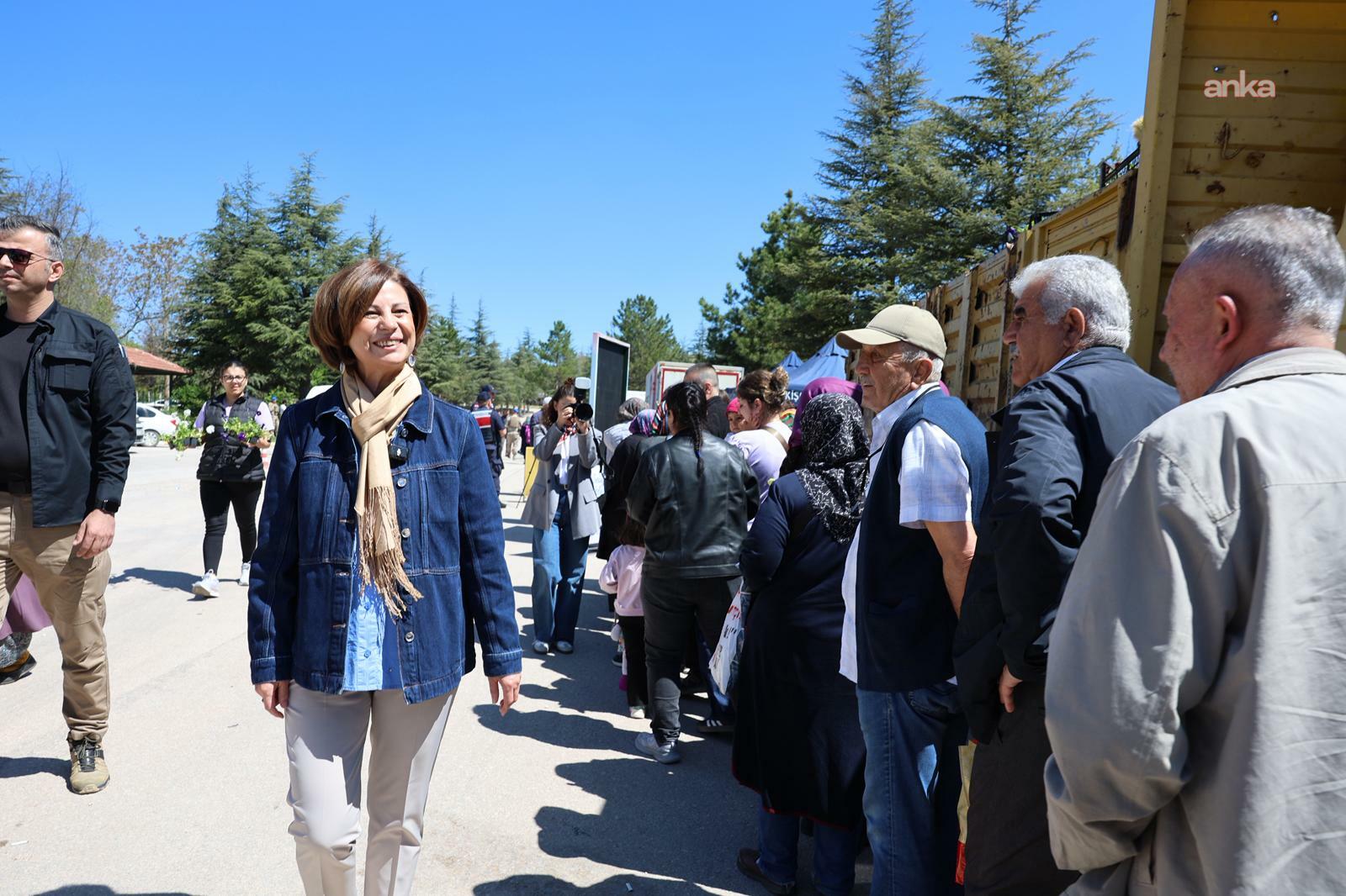Eskişehir Büyükşehir Belediye Başkanı Ünlüce, Asri Mezarlık'ta vatandaşlarla buluştu