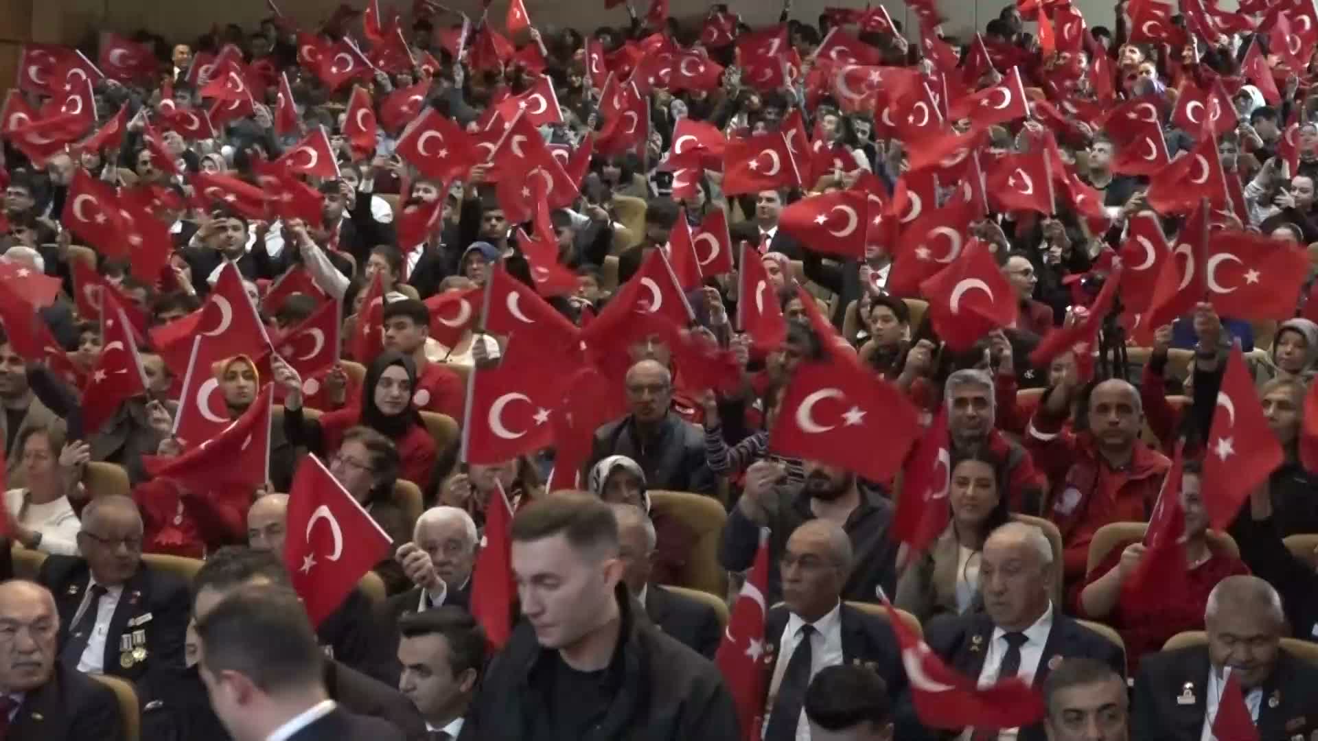 Malatya’da Cumhuriyet coşkusu salona sığmadı