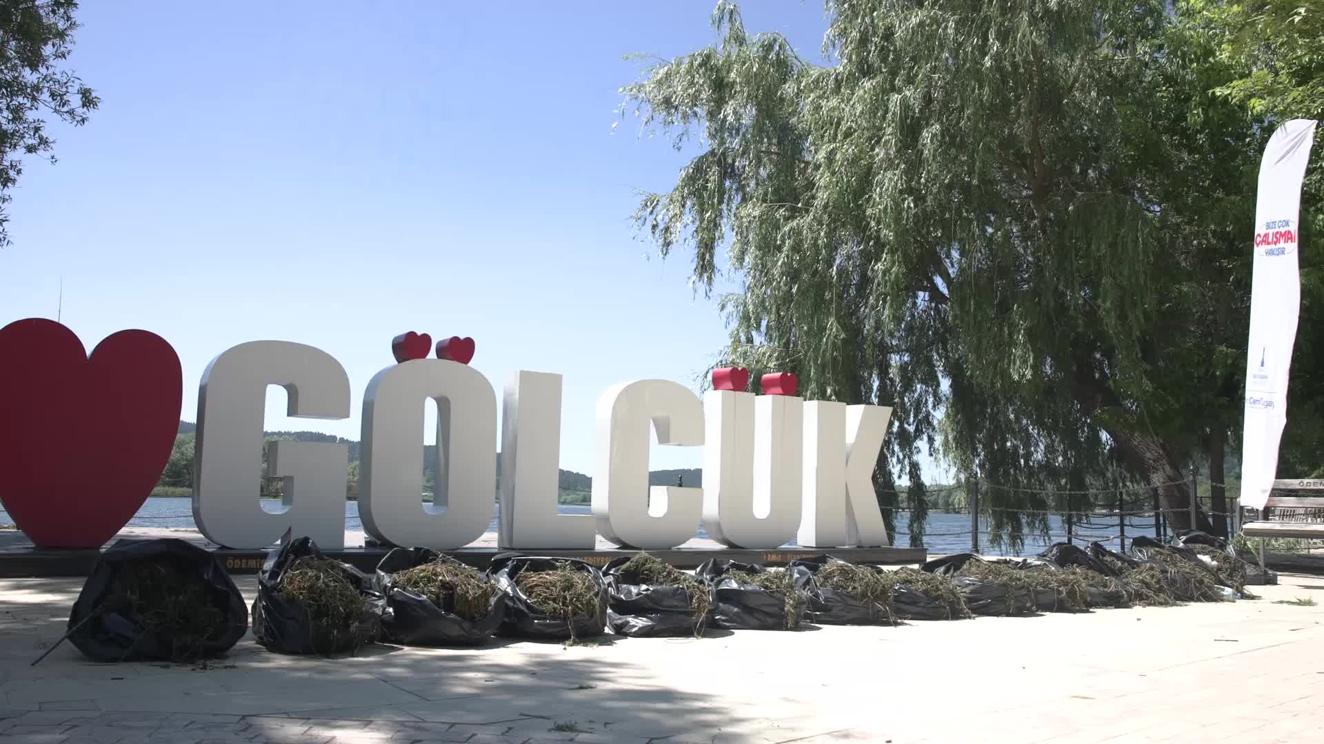 İzmir Büyükşehir Belediyesi doğa harikasına sahip çıkıyor... Gölcük için kapsamlı temizlik