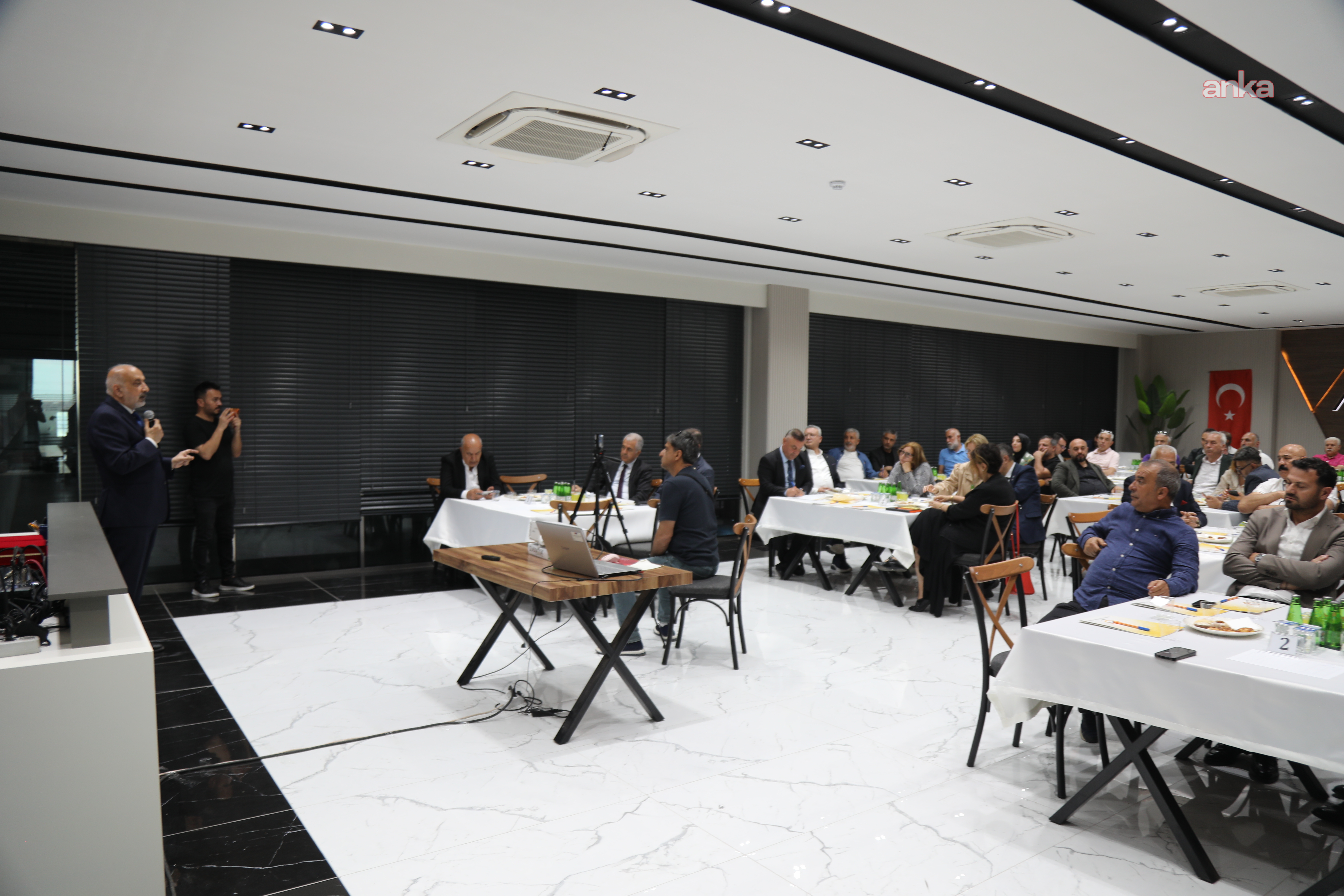 Diyarbakır’da tekstil sektörünün geleceği masaya yatırıldı