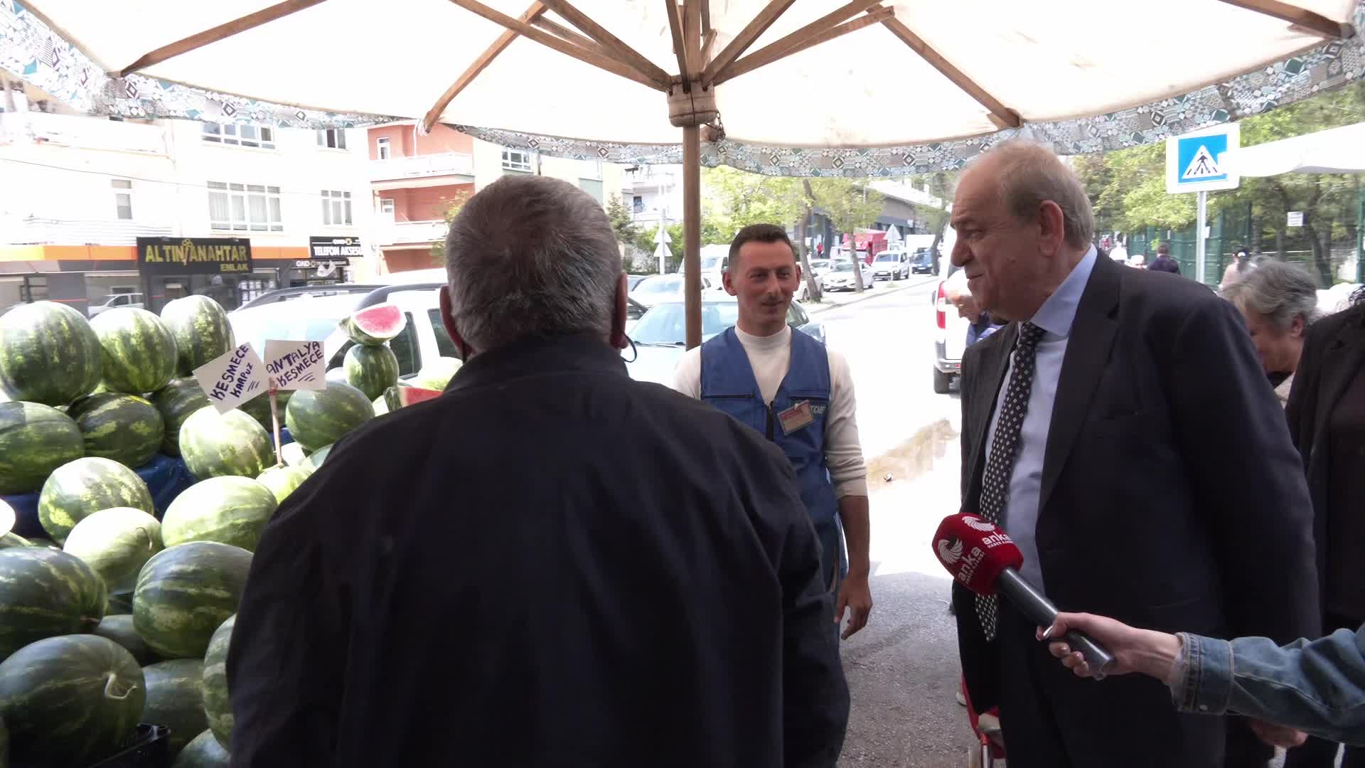 CHP 81 ilde sahada... Emekli maaşlarına tepki gösteren vatandaş: "20 bin lirayla nasıl iyi olacaksın? Bakıyorum, baktığımla kalıyorum"