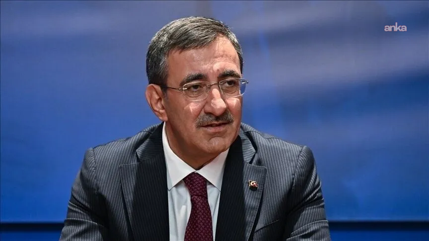 Girne açıklarında yolcu gemisi alabora oldu...  Cevdet Yılmaz: Arama kurtarma çalışmalarından hayırlı haberler bekliyoruz
