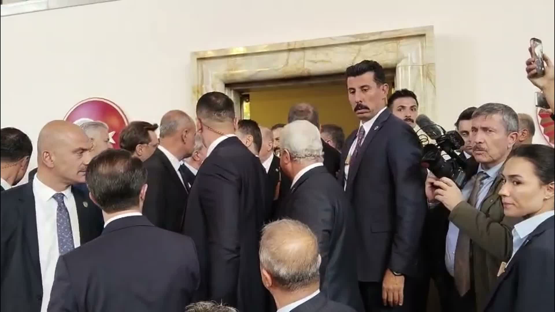 TBMM'de yeni yasama yılı törenle açıldı... Genel Kurul'daki oturumun ardından Cumhurbaşkanı Erdoğan, Devlet Bahçeli ile görüştü