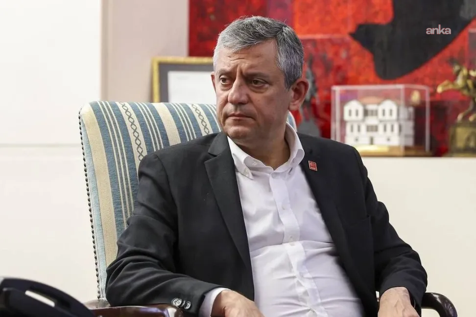 Özgür Özel, komedyen Deniz Göktaş’ı cezaevinde ziyaret etti