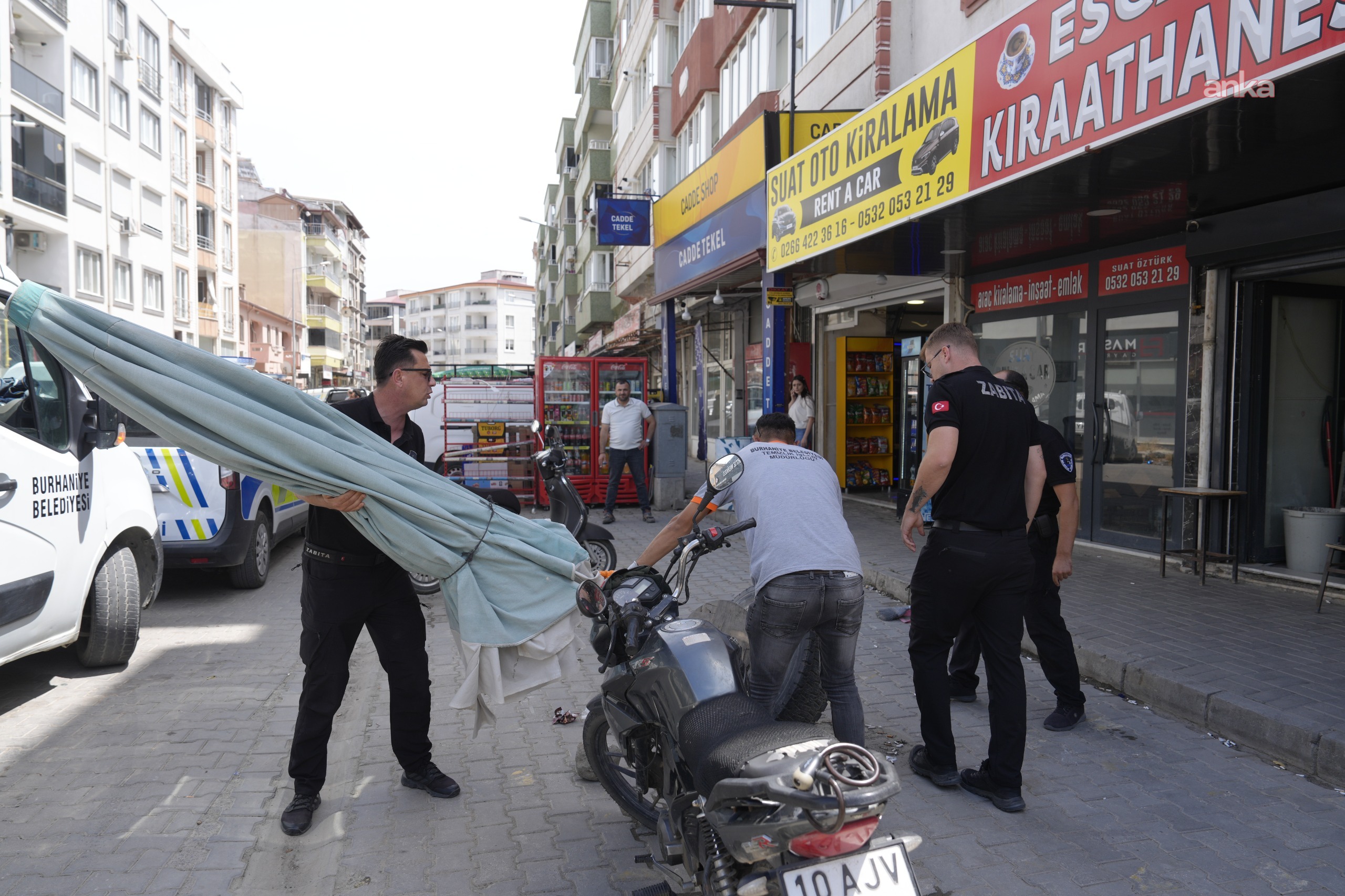Burhaniye’de kaldırım ve yol işgalleriyle kararlı mücadele