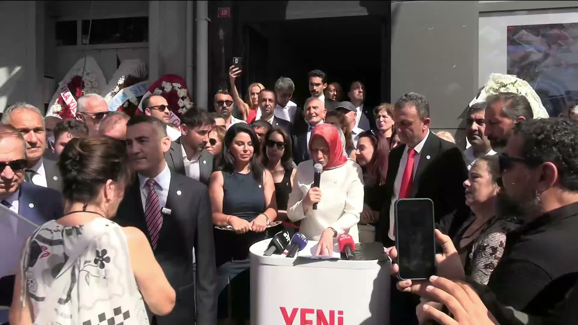 YENİ Parti Sarıyer İlçe Başkanlığı açılışı... Özgür Çelik: "YENİ Parti yüzde 10'luk, 20'lik banda sıkışmışların partisi değil, bir sonraki iktidarın partisidir"