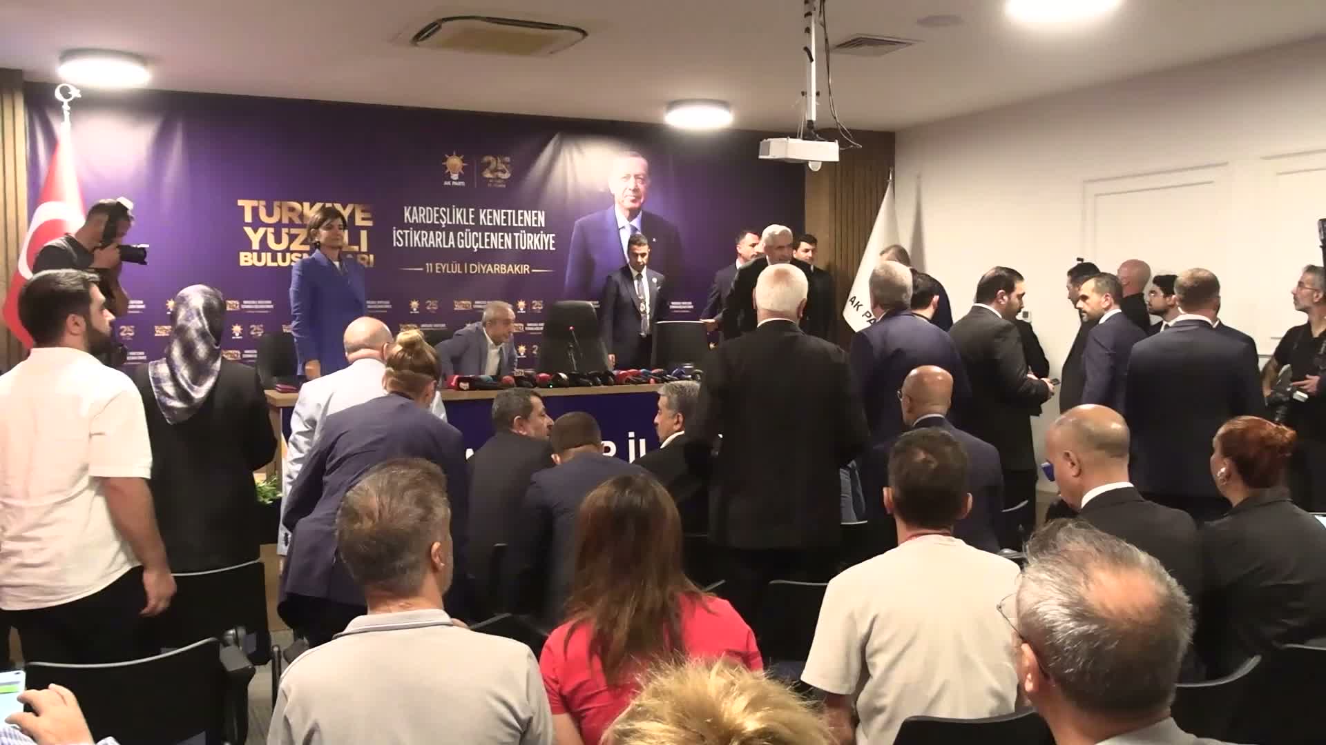 Hakan Fidan’dan Diyarbakır’da “Terörsüz Türkiye” değerlendirmesi: “13 yıl önce aslında bu konu çözülebilirdi”