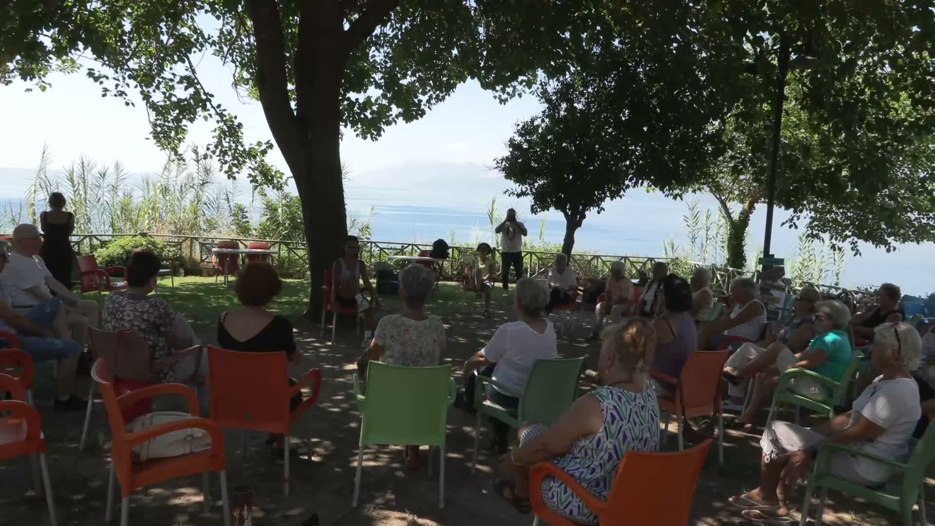 Muratpaşa Belediyesi’nden yaşlı evi üyelerine yoga ve fiziksel egzersiz dersleri