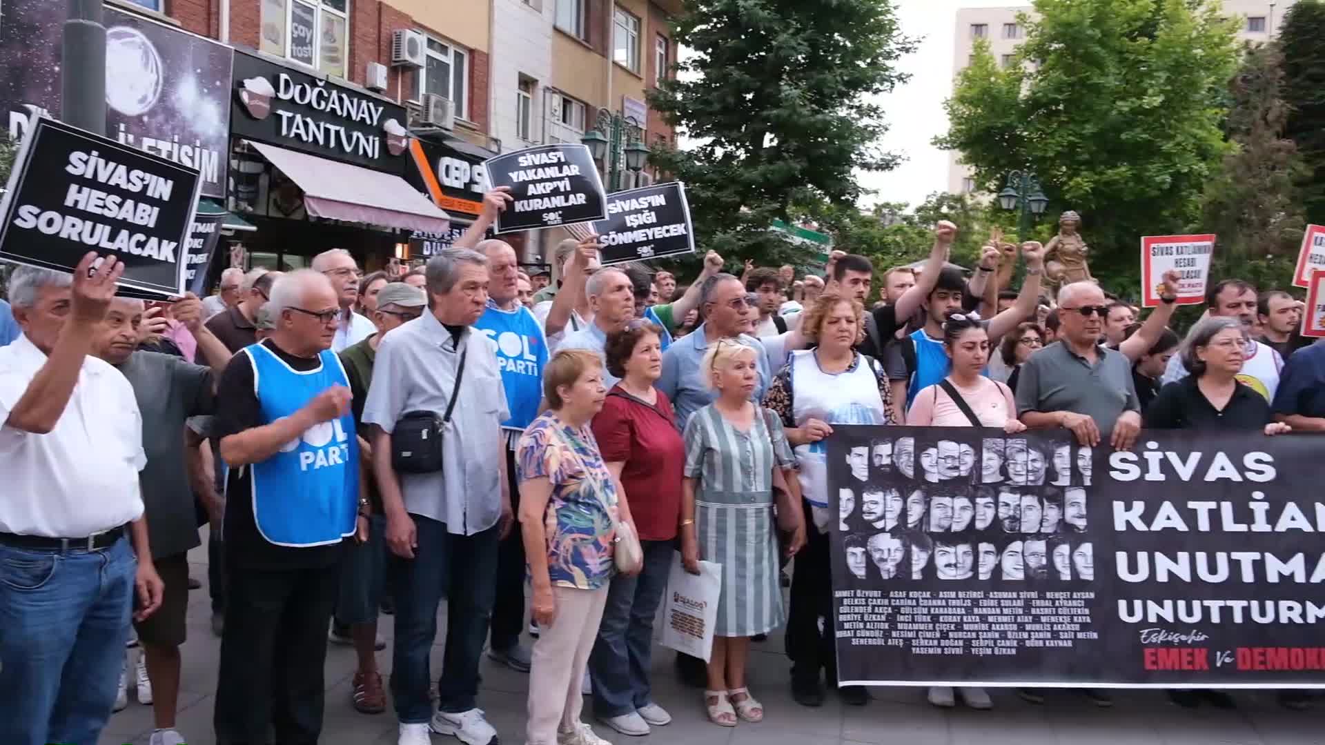 Madımak Katliamı Eskişehir’de anıldı: Unutmak yok, affetmek yok