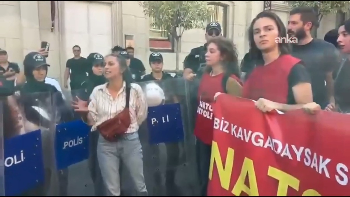 NATO Parlamenter Zirvesi'ni protesto eden Halkevleri üyeleri gözaltına alındı