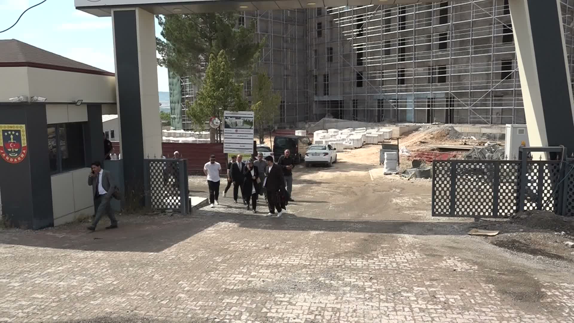 Genç anne Emine Kolay’ın ölümüne ilişkin davanın ilk duruşması... Ölümün nasıl gerçekleştiğinin araştırılması için dosyanın Adli Tıp'a gönderilmesi kararlaştırıldı