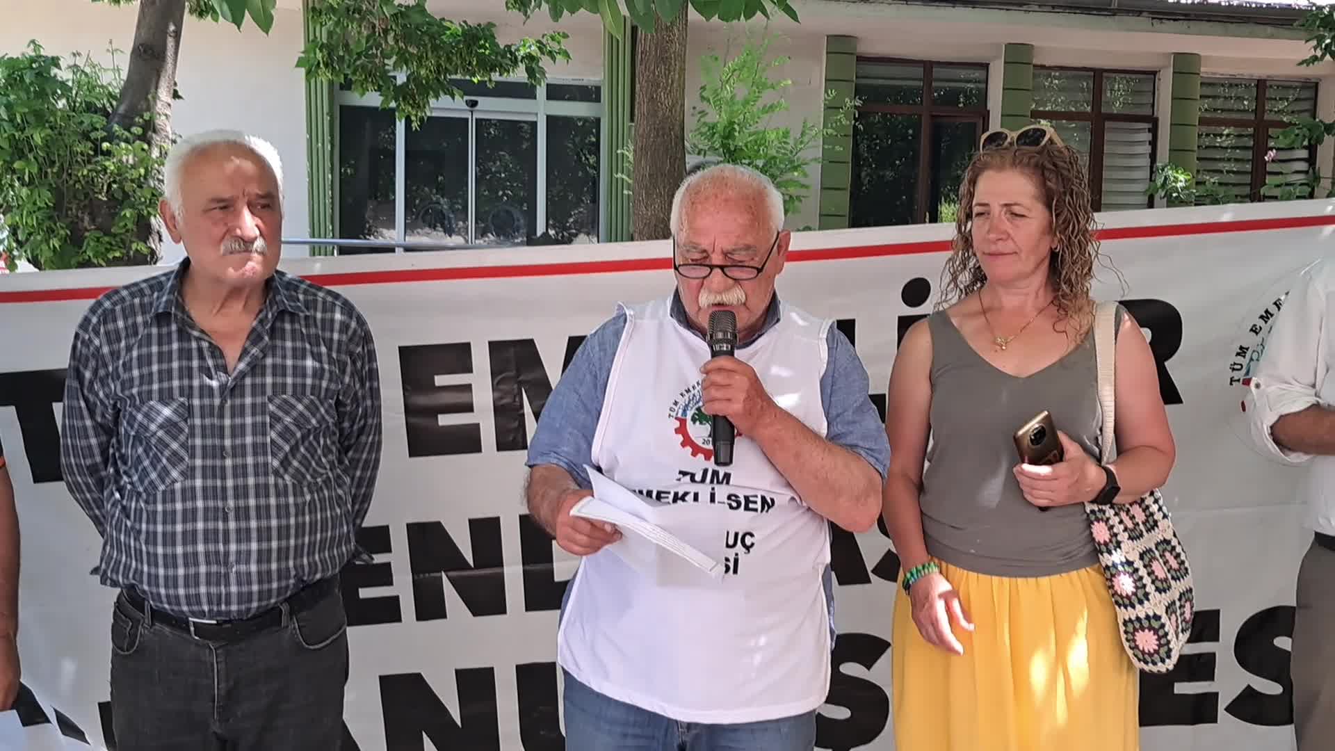 Ardanuç’ta emeklilerden iktidara çağrı: İnsanca yaşamak istiyoruz