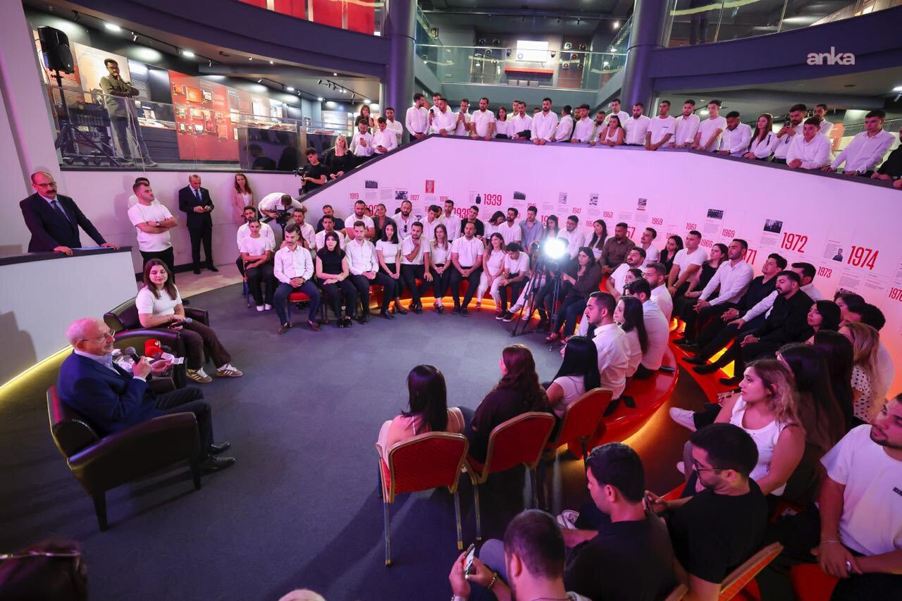Kemal Kılıçdaroğlu, CHP’nin 103’üncü kuruluş yıl dönümünde 103 gençle buluştu