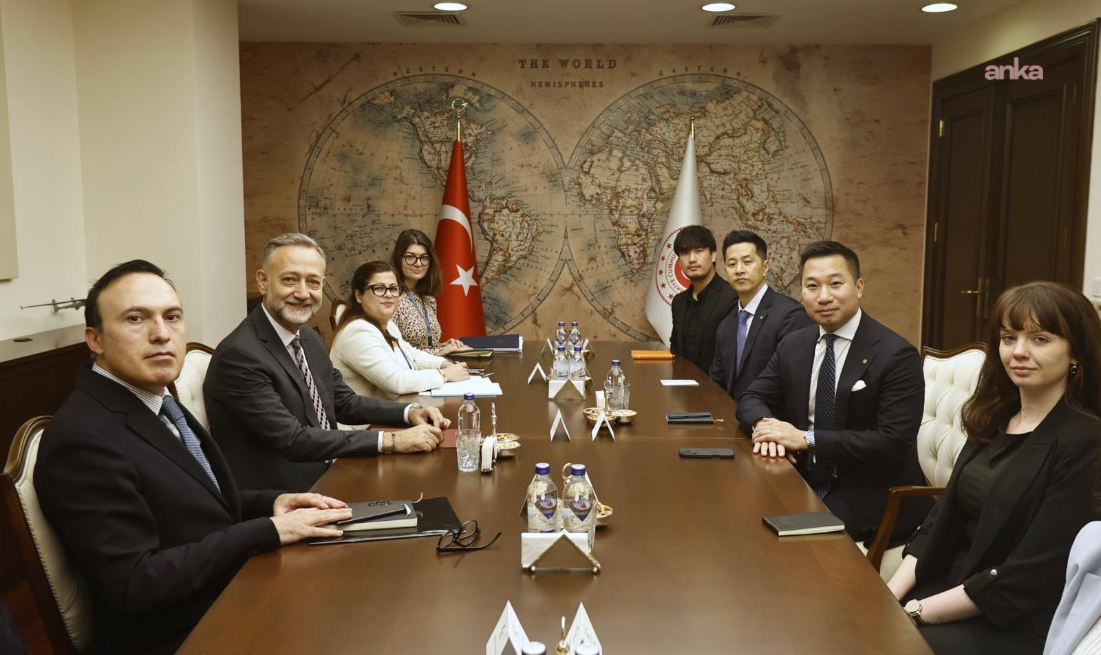 Dışişleri Bakan Yardımcısı Gümrükçü, Hanwha Grup şirketinin Küresel Stratejiden Sorumlu Yöneticisi Wong ile görüştü