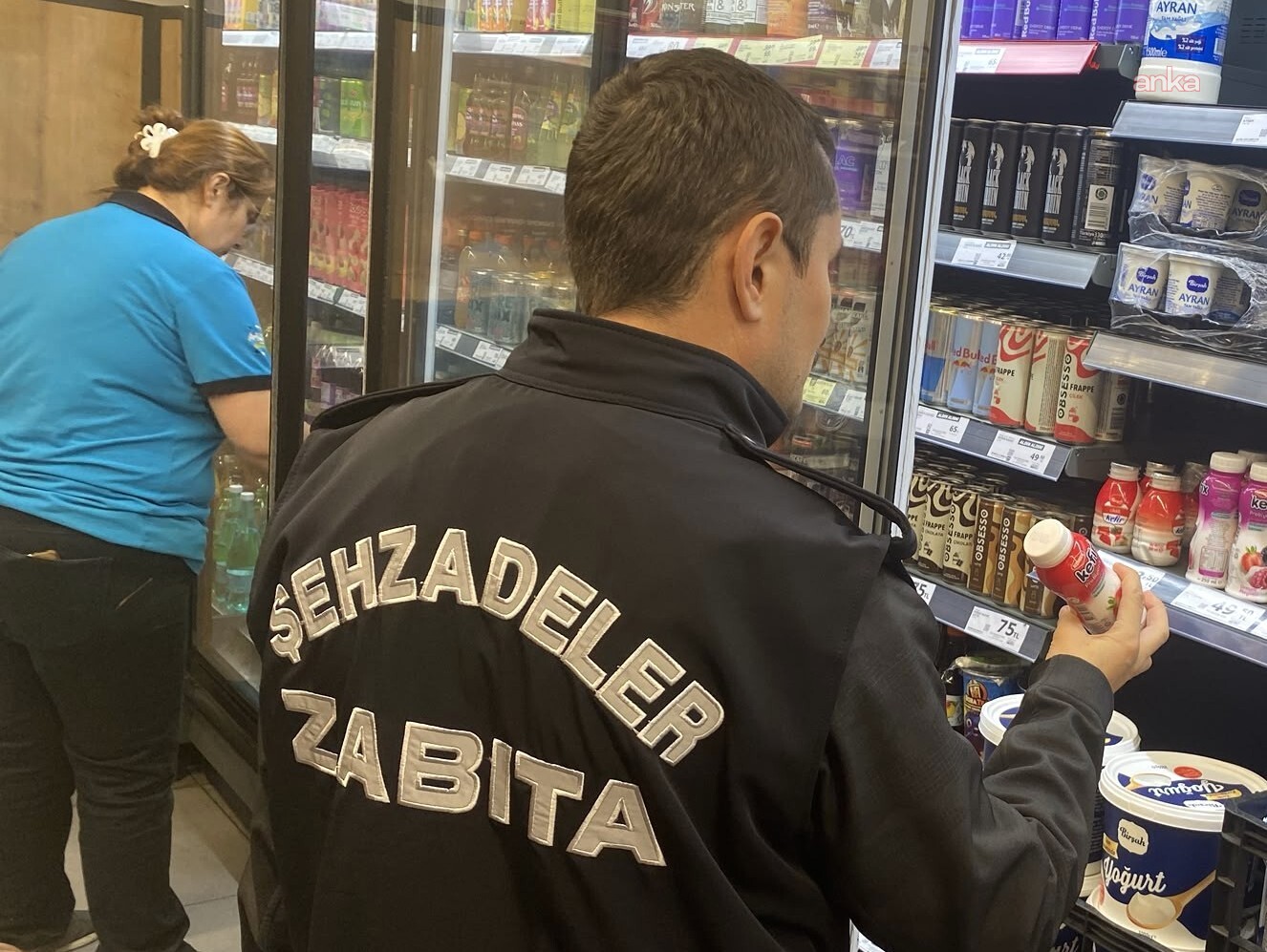 Şehzadeler Belediyesi'nden zincir marketlere denetim