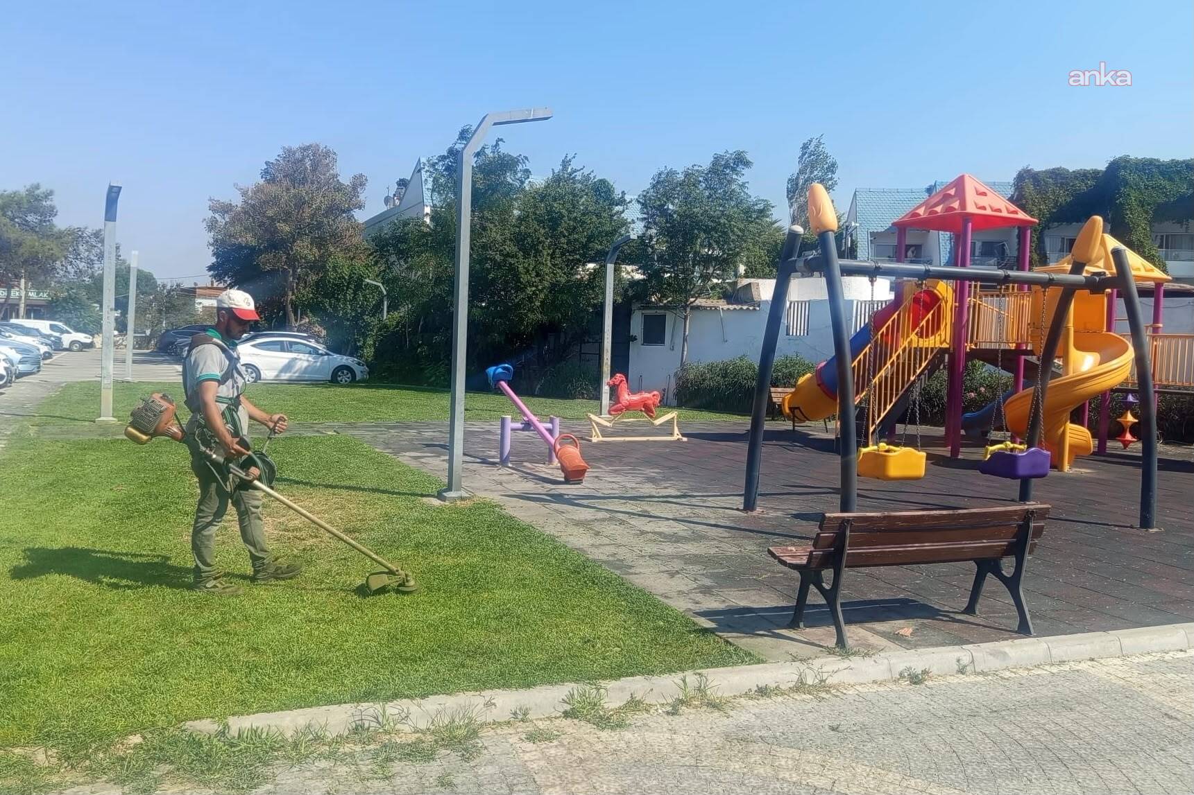 Burhaniye'de park ve yeşil alanlarda kapsamlı bakım çalışmaları sürüyor