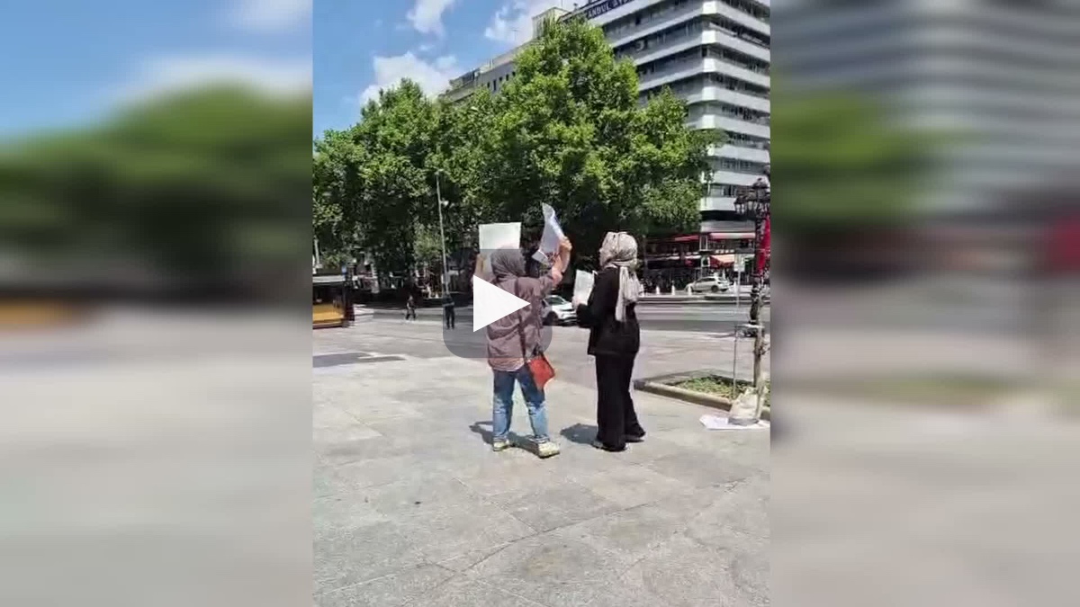Kızılay meydanında NATO Zirvesi'ni protesto eden iki kadın gözaltına alındı