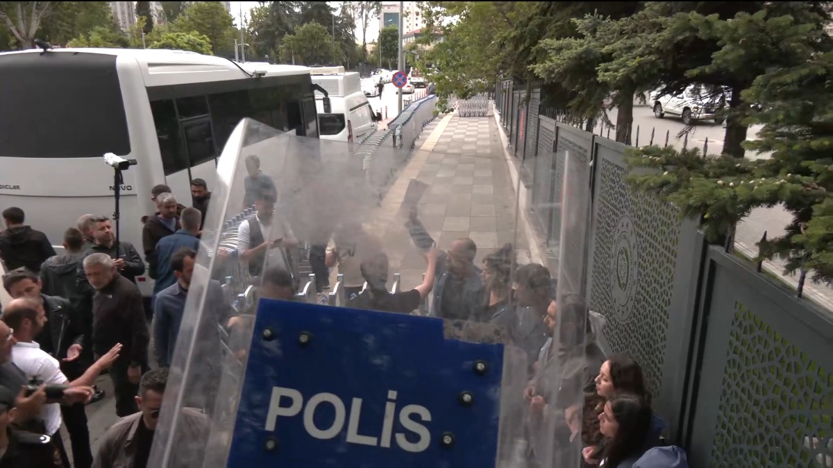 Özel okul öğretmenleri yine gözaltına alındı