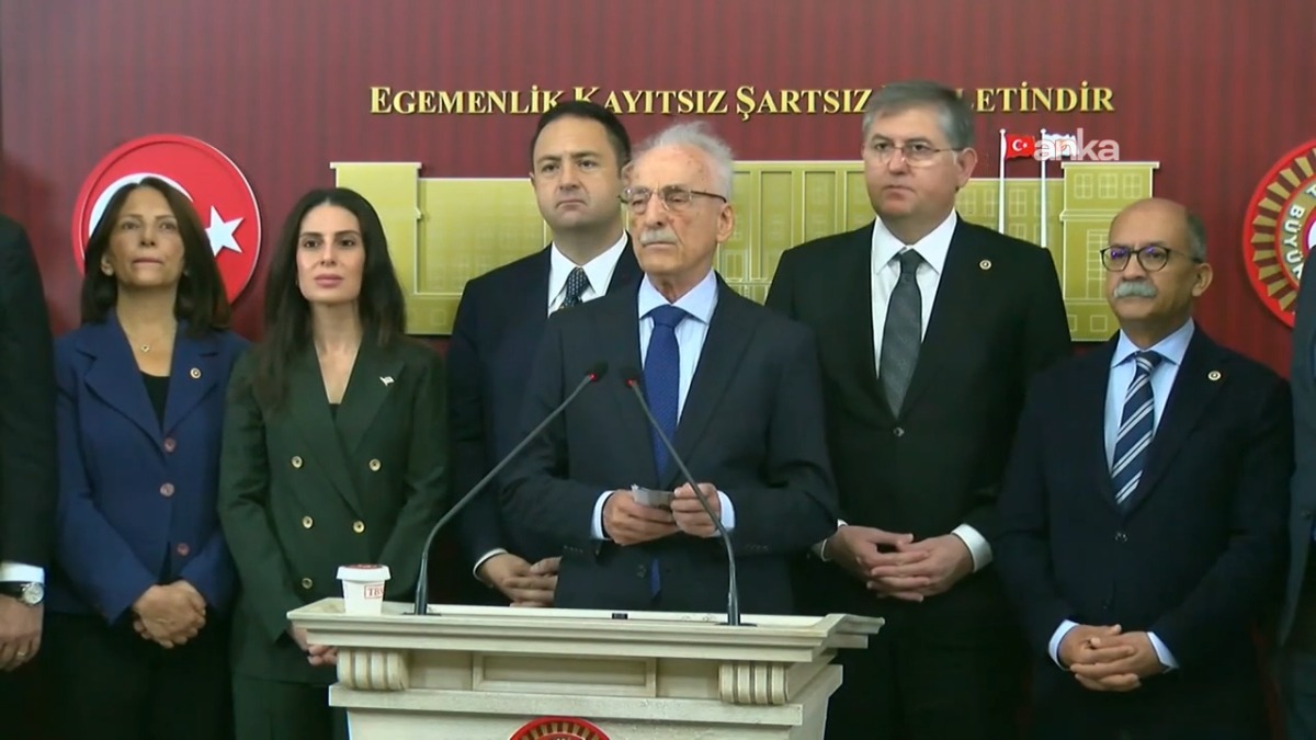 Karayalçın: "Toplumumuzda yenileşmeye güçlü bir talep bulunmaktadır"