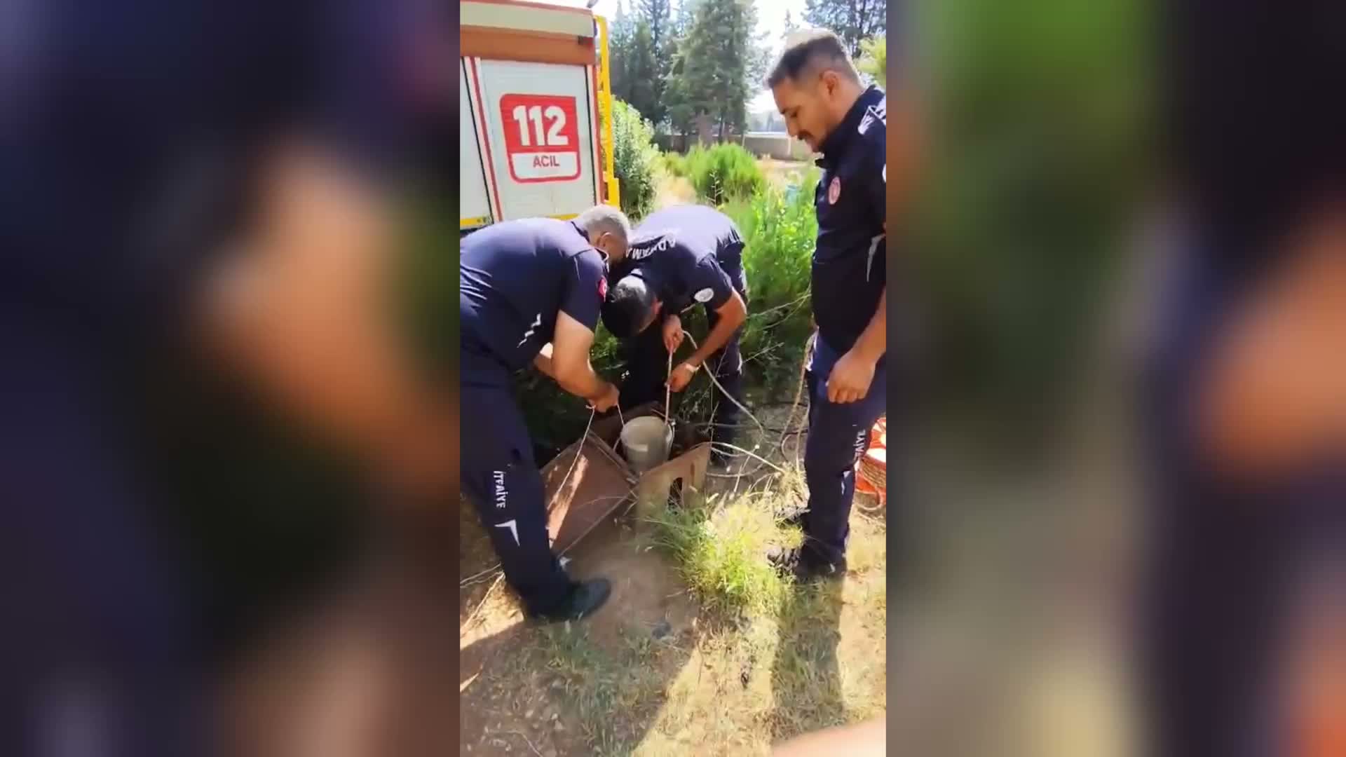 Adıyaman İtfaiyesi, kuyuda mahsur kalan yavru kedi için seferber oldu