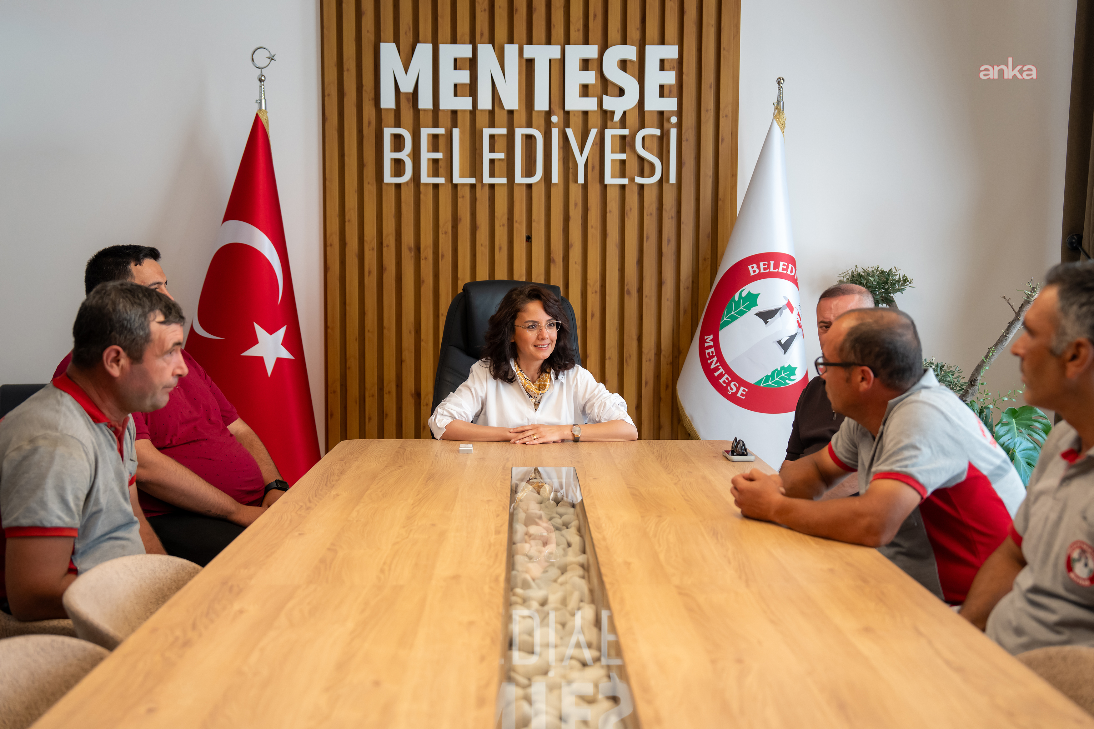 Menteşe Belediye Başkanı Köksal Aras'tan örnek davranış sergileyen personele teşekkür