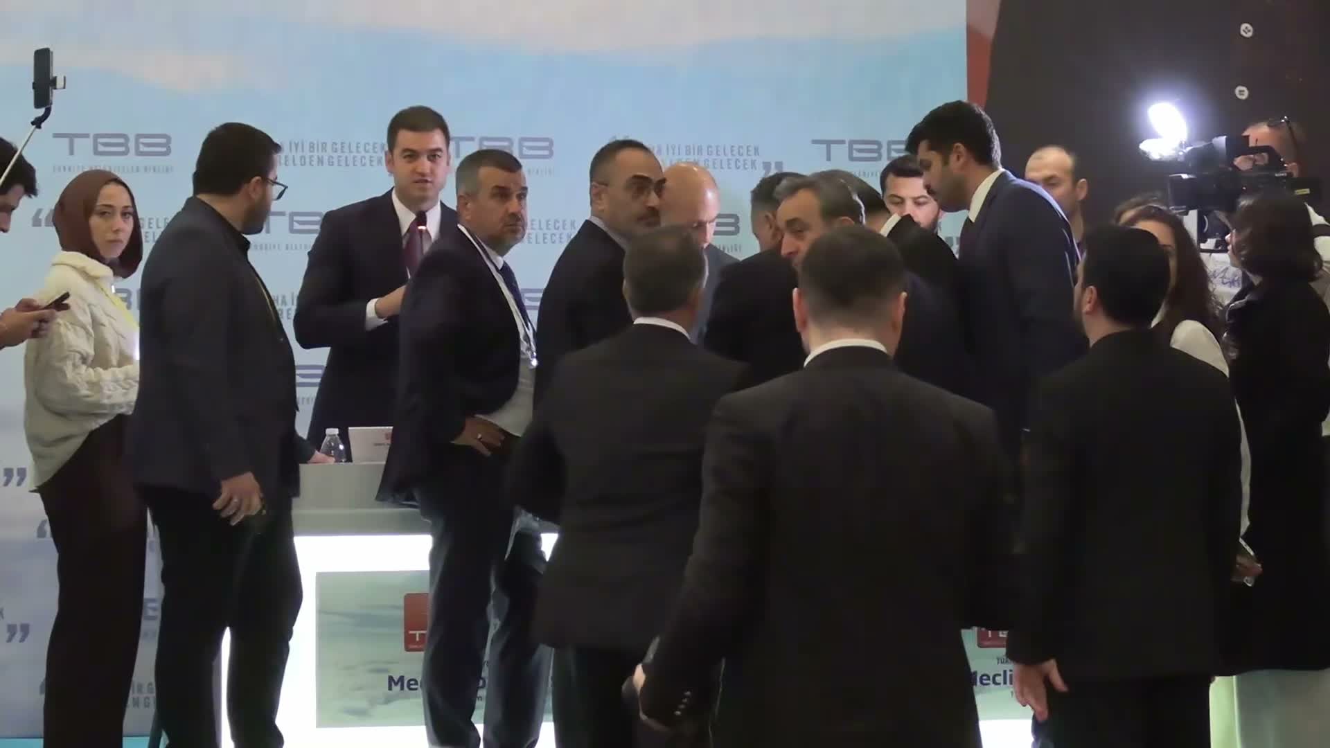 TBB seçiminde ikinci turu Ünlüce önde tamamladı, üçüncü tur oylama başladı