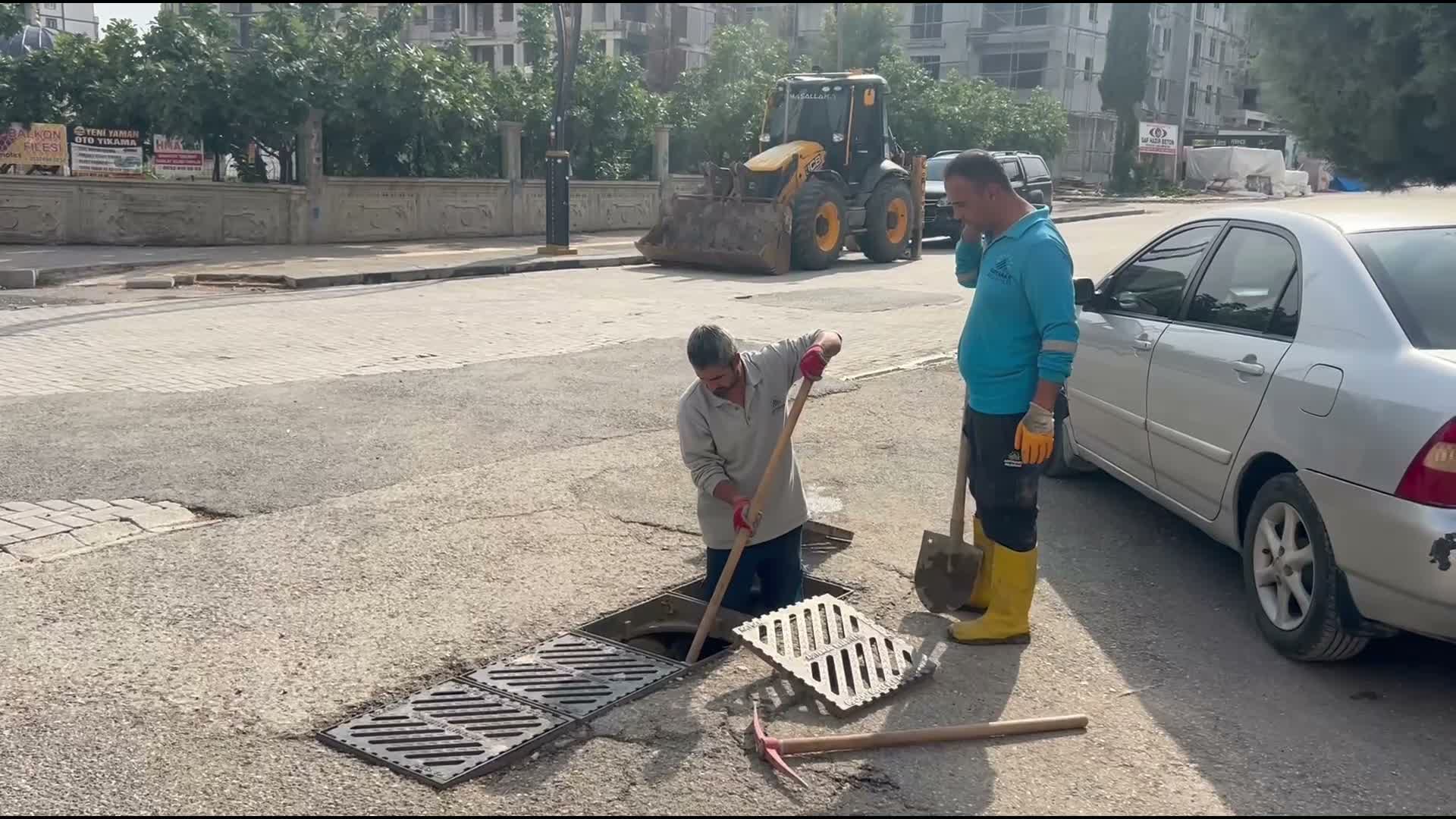 Adıyaman Belediyesi, sağanağın ardından 110 personel ve 40 araçla sahada