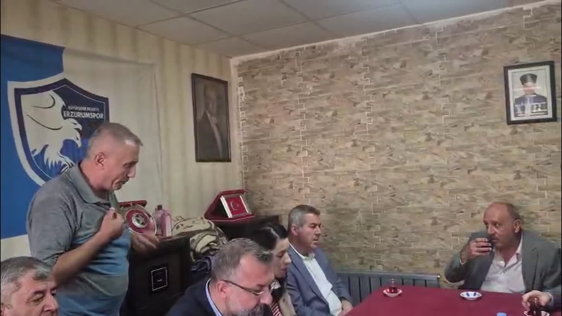 CHP 81 ilde sahada… Kahramankazan'da CHP heyetine dert yanan kamyon şoförü: “Devlet elini atmış cebimizi kurcalıyor”