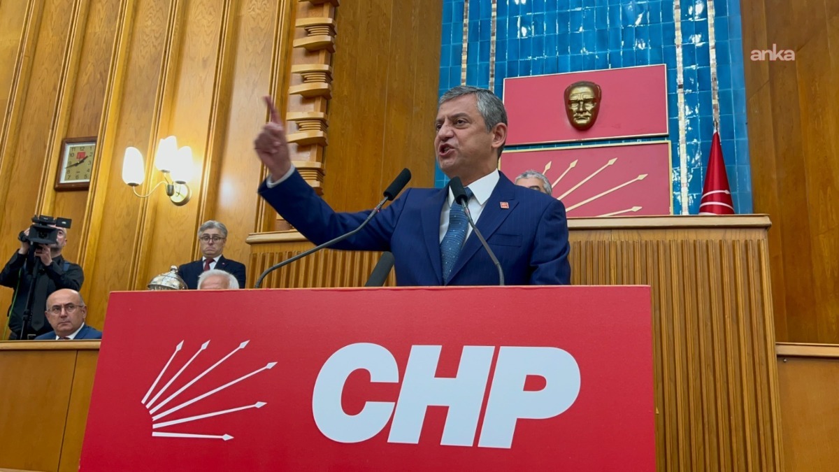 Özel'den Erdoğan'a: "'Susuyorum, izliyorum' demekle olmaz, darbeye karşı olunur"