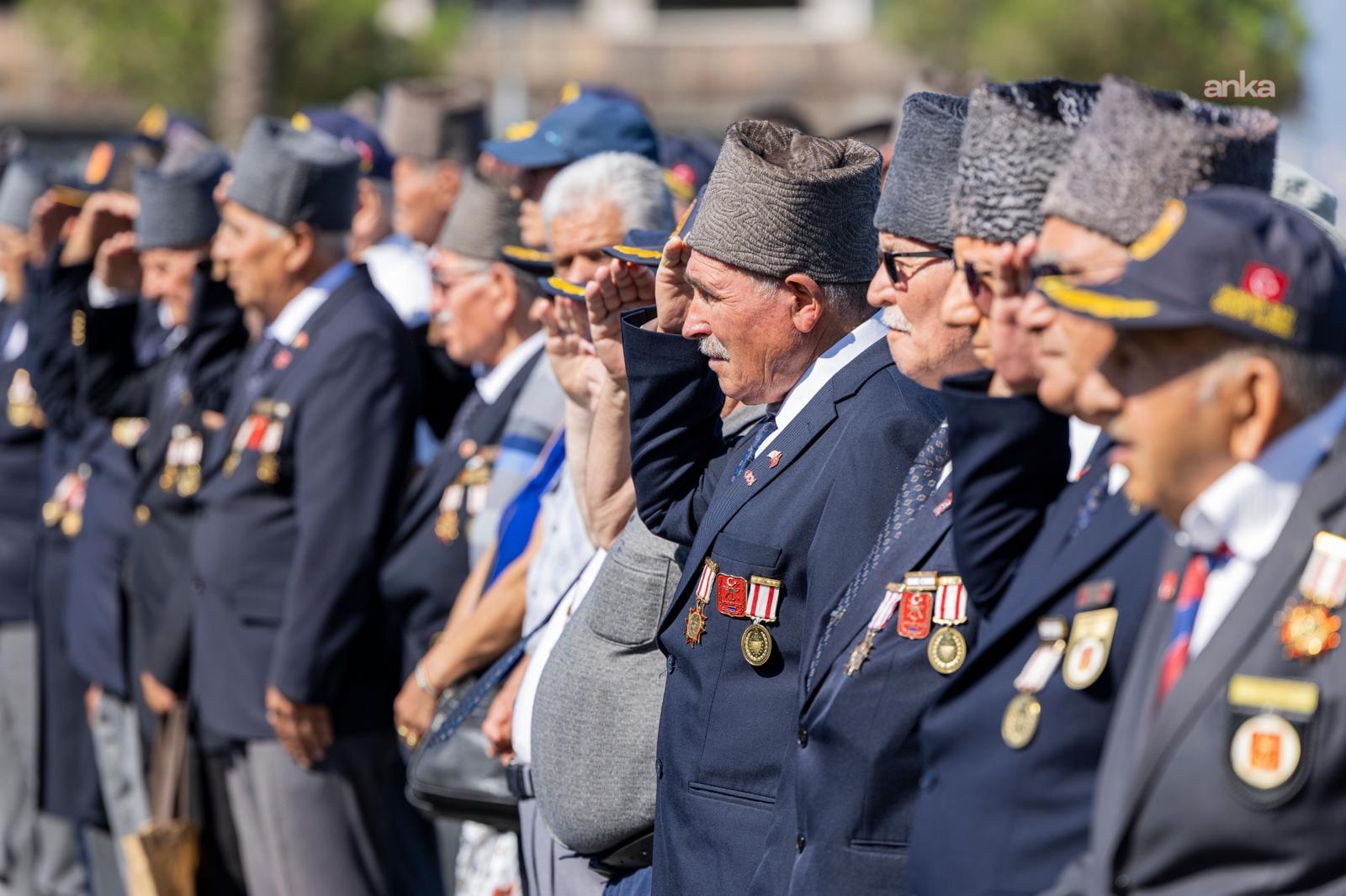 Kıbrıs Barış Harekatı'nın 52'nci yıl dönümü... 20 Temmuz Barış ve Özgürlük Bayramı İzmir’de törenle kutlandı