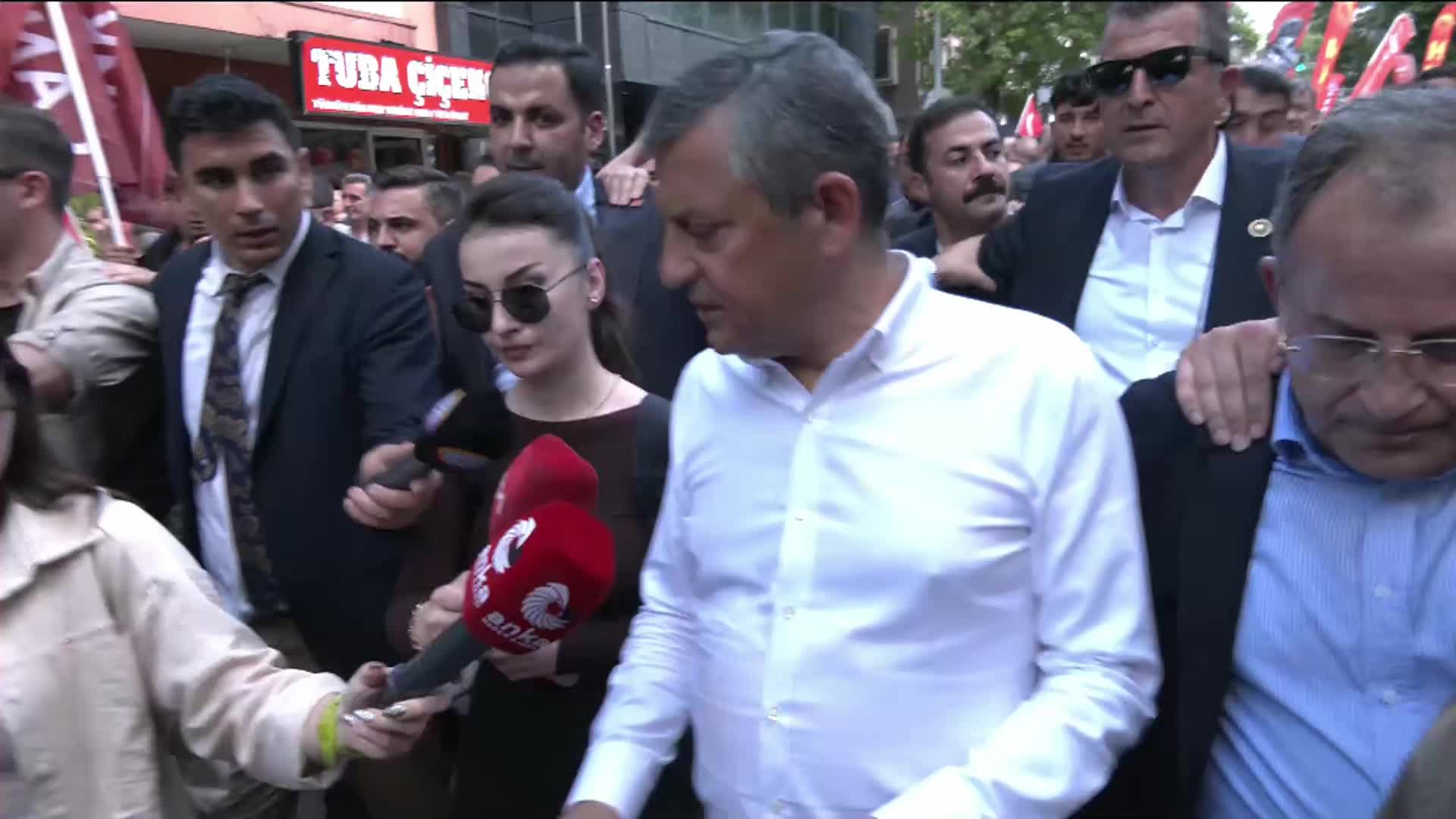Özgür Özel, Anıtkabir'e yürüyor: Partide sandık ortadan kalkarsa Türkiye'de de sandık ortadan kalkar