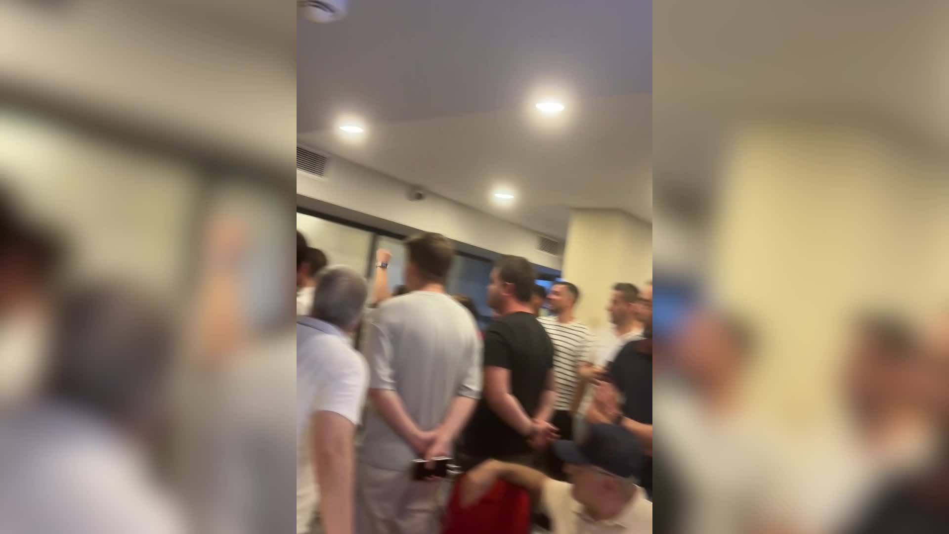 Görevden alınan CHP Bursa İl Başkanlığı yöneticilerini ziyaret eden "arabulucular" tepkiyle karşılandı