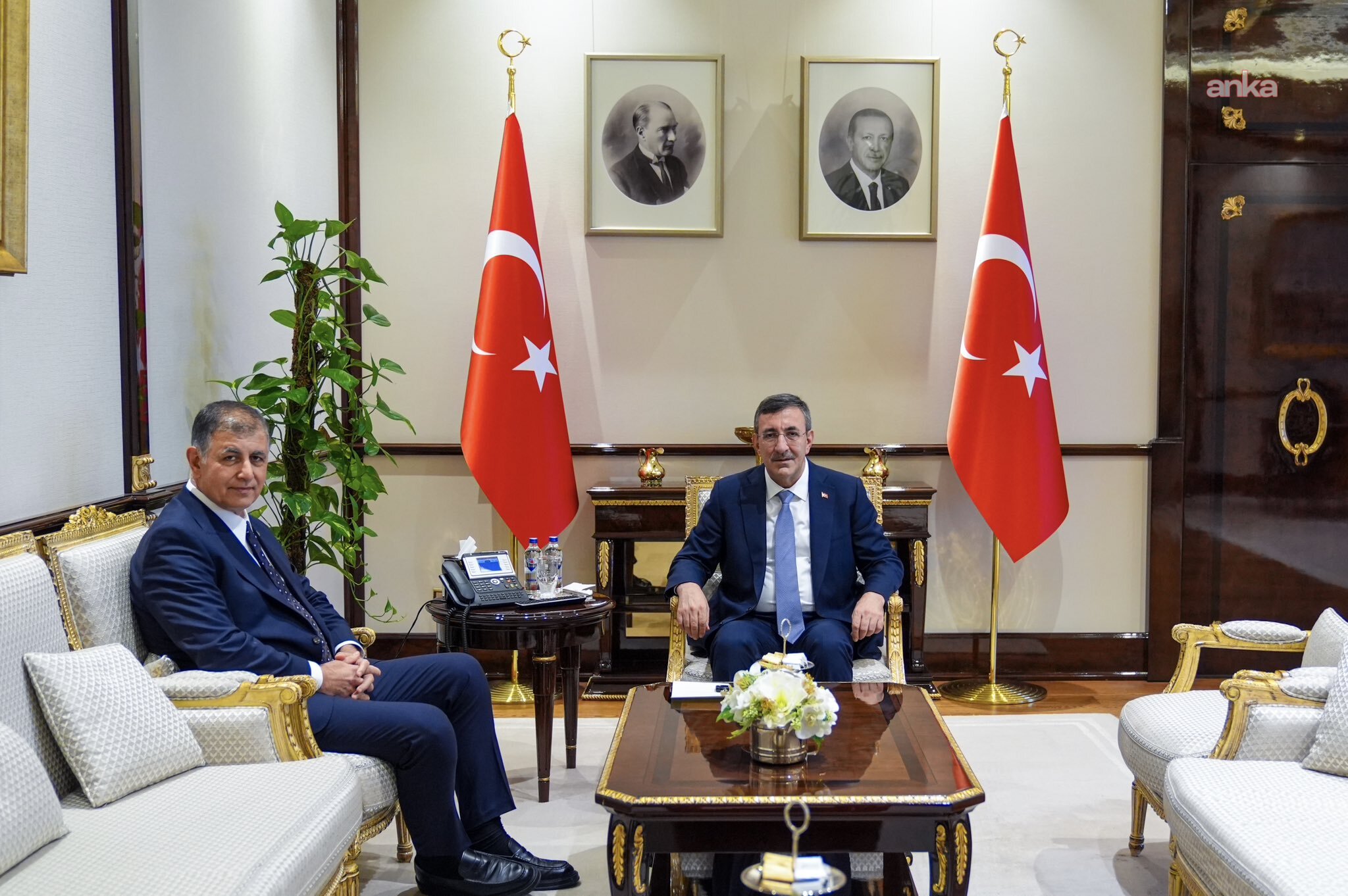 Cumhurbaşkanı Yardımcısı Yılmaz, İzmir Büyükşehir Belediye Başkanı Tugay'ı kabul etti