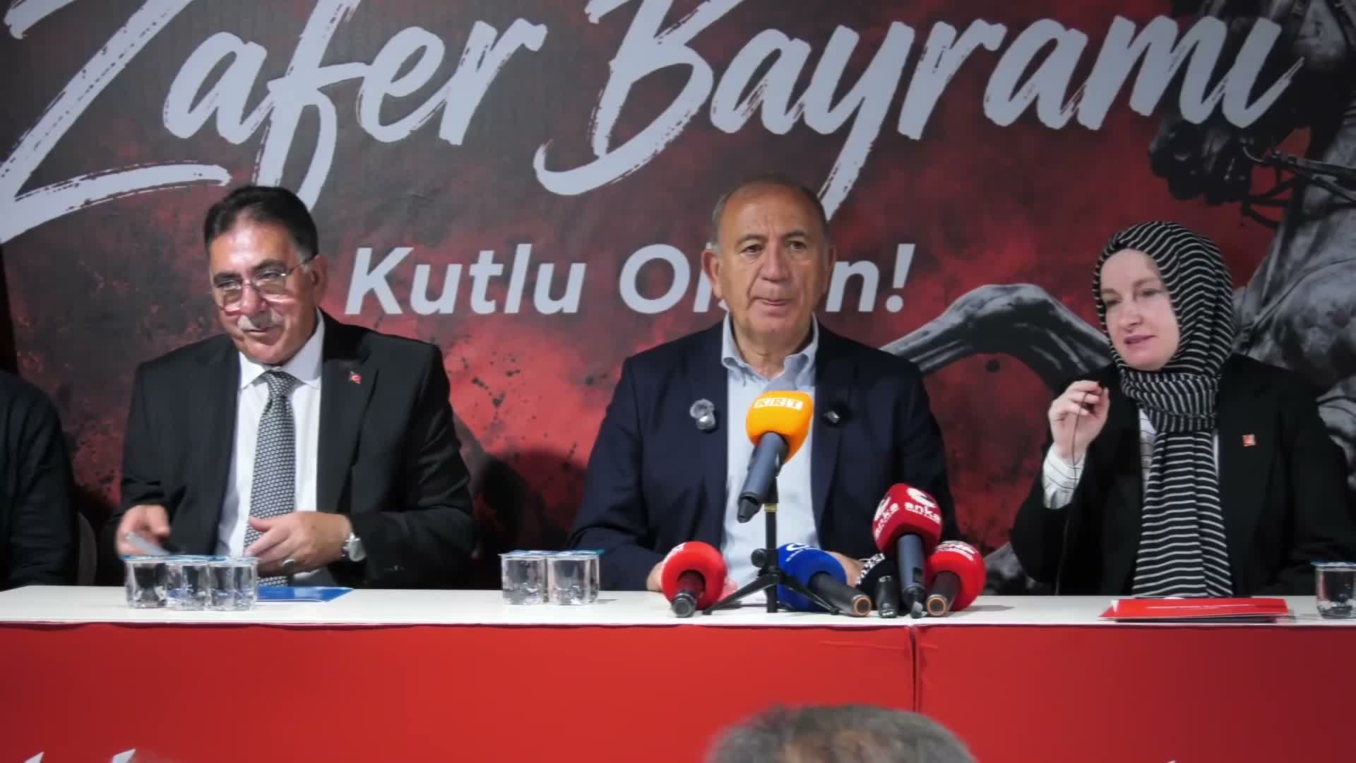 CHP İstanbul İl Başkanı Tekin'den muhalefete "milletin gerçek gündemine dönün" çağrısı