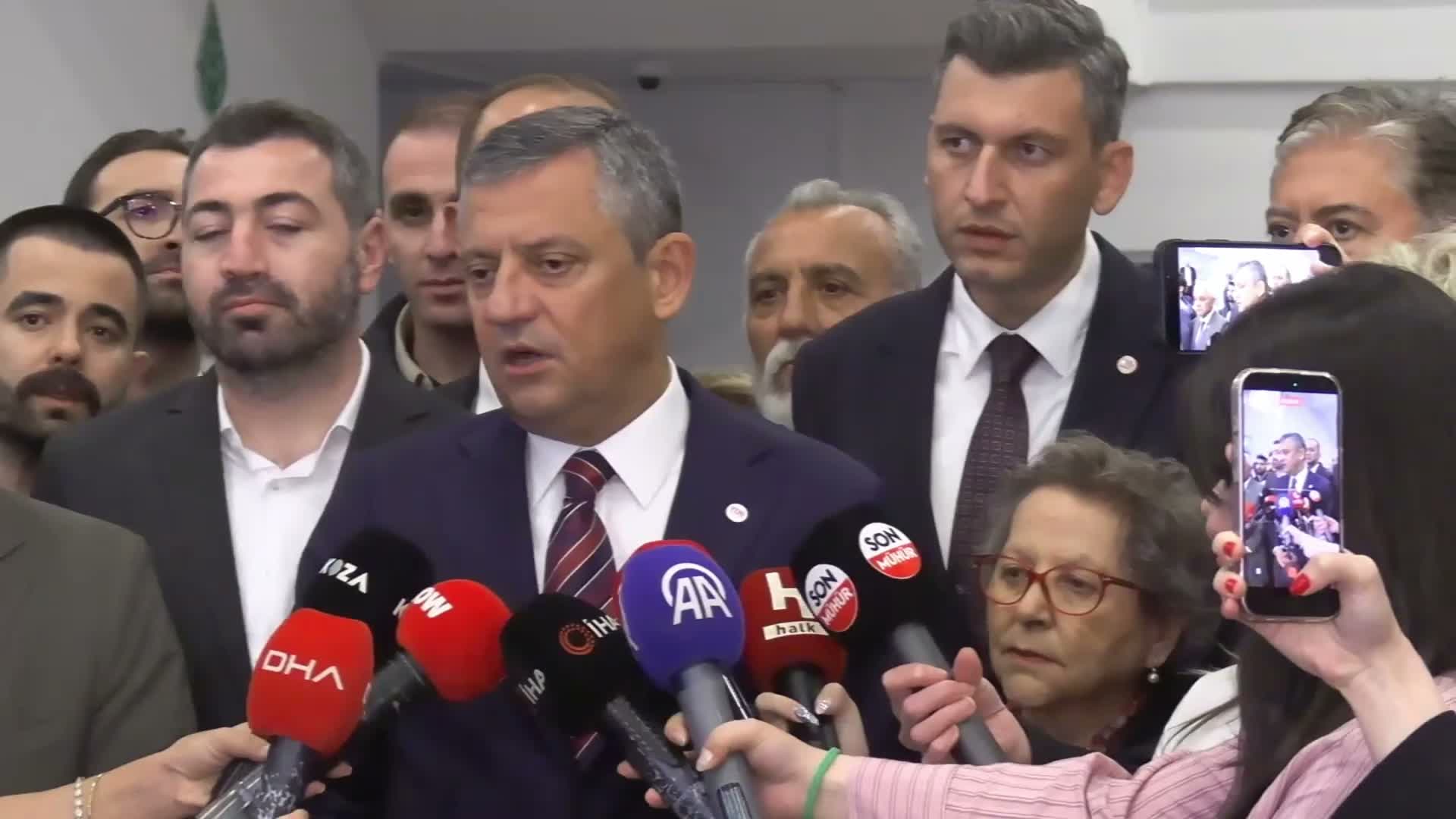 Özgür Özel: Yeter artık. Ya sandığı getirsinler ya emeklileri sefaletten kurtarsınlar