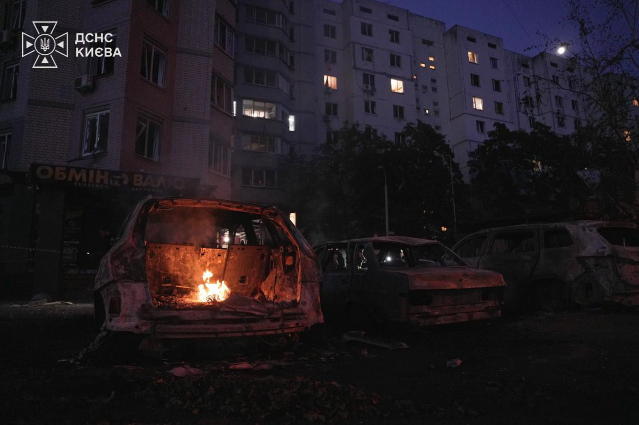 Rusya'nın Kiev'e düzenlediği füze saldırılarında en az 9 kişi öldü