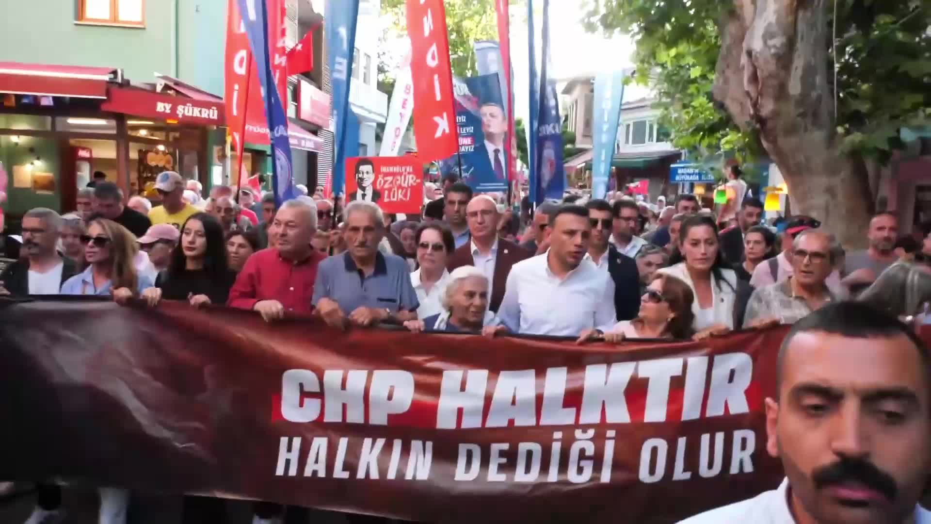 Adalar operasyonuna yürüyüşle tepki... Özgür Çelik: Tarihin akışını değiştirecek irade var