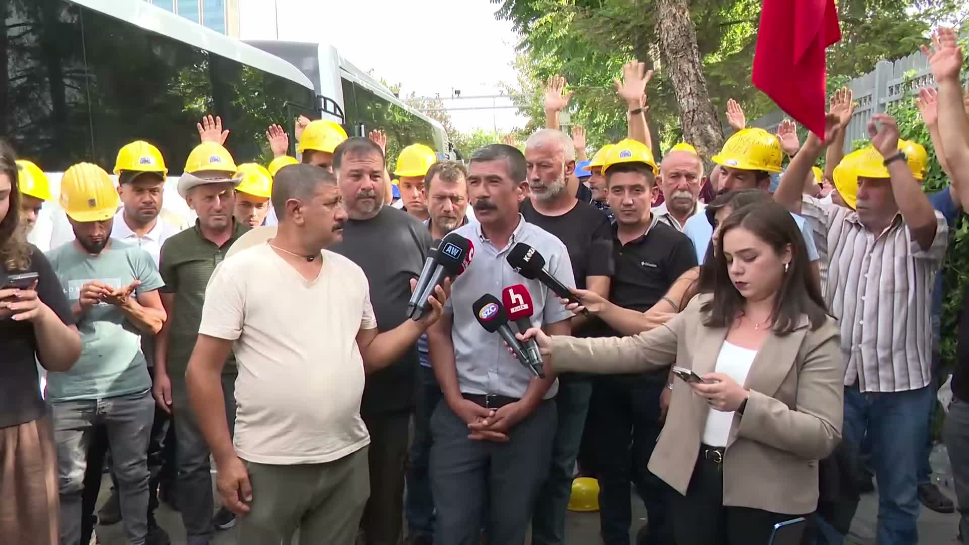 Madencilerin eylemi 8'inci gününde: Artık 24 saat Bakanlık önündeyiz