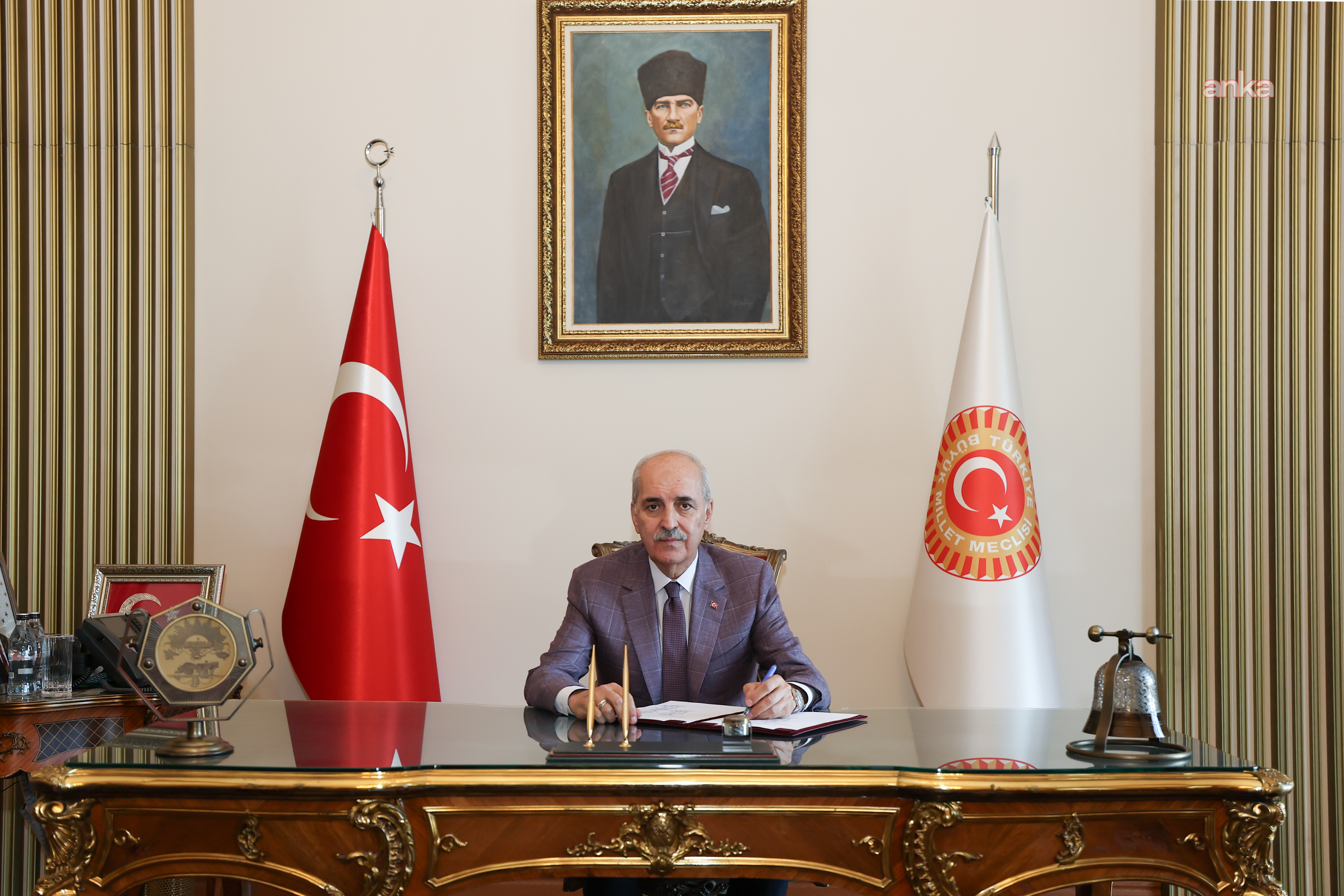 TBMM Başkanı Numan Kurtulmuş, "çerçeve yasa" teklifini imzaladı