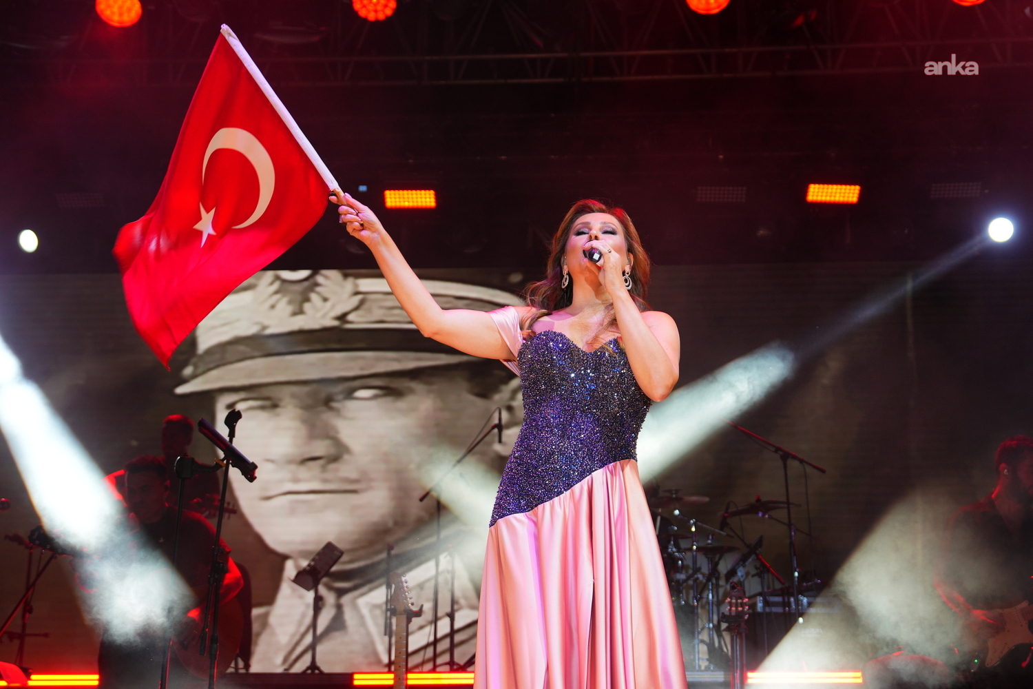 Gölbaşı'nda şölen coşkusu, Funda Arar konseriyle sona erdi